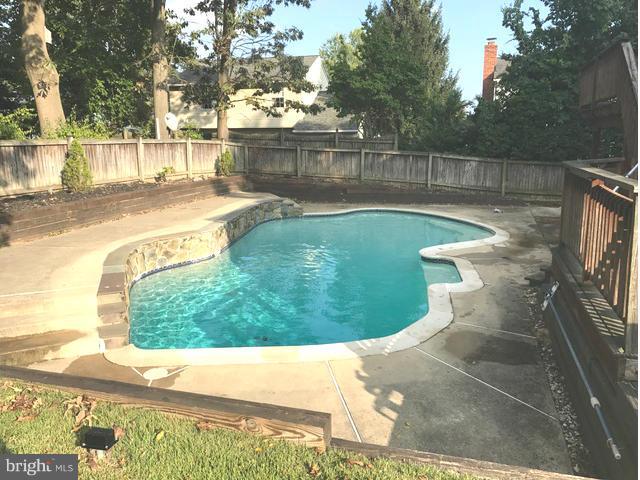 LINTHICUM OAKS - Residential