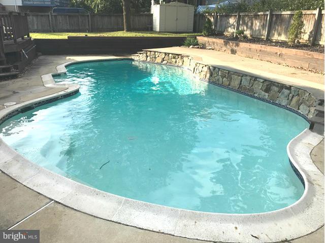 LINTHICUM OAKS - Residential