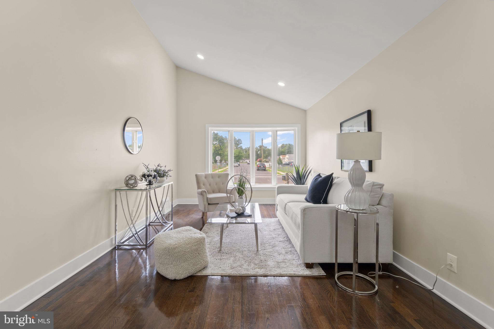 707 SMITH LANE