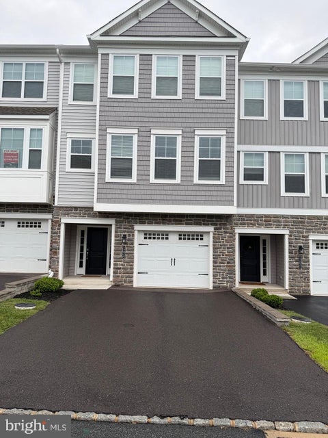 Townhouse For Rent - 105 Larrabee Way<br/> ROYERSFORD, PA 19468
