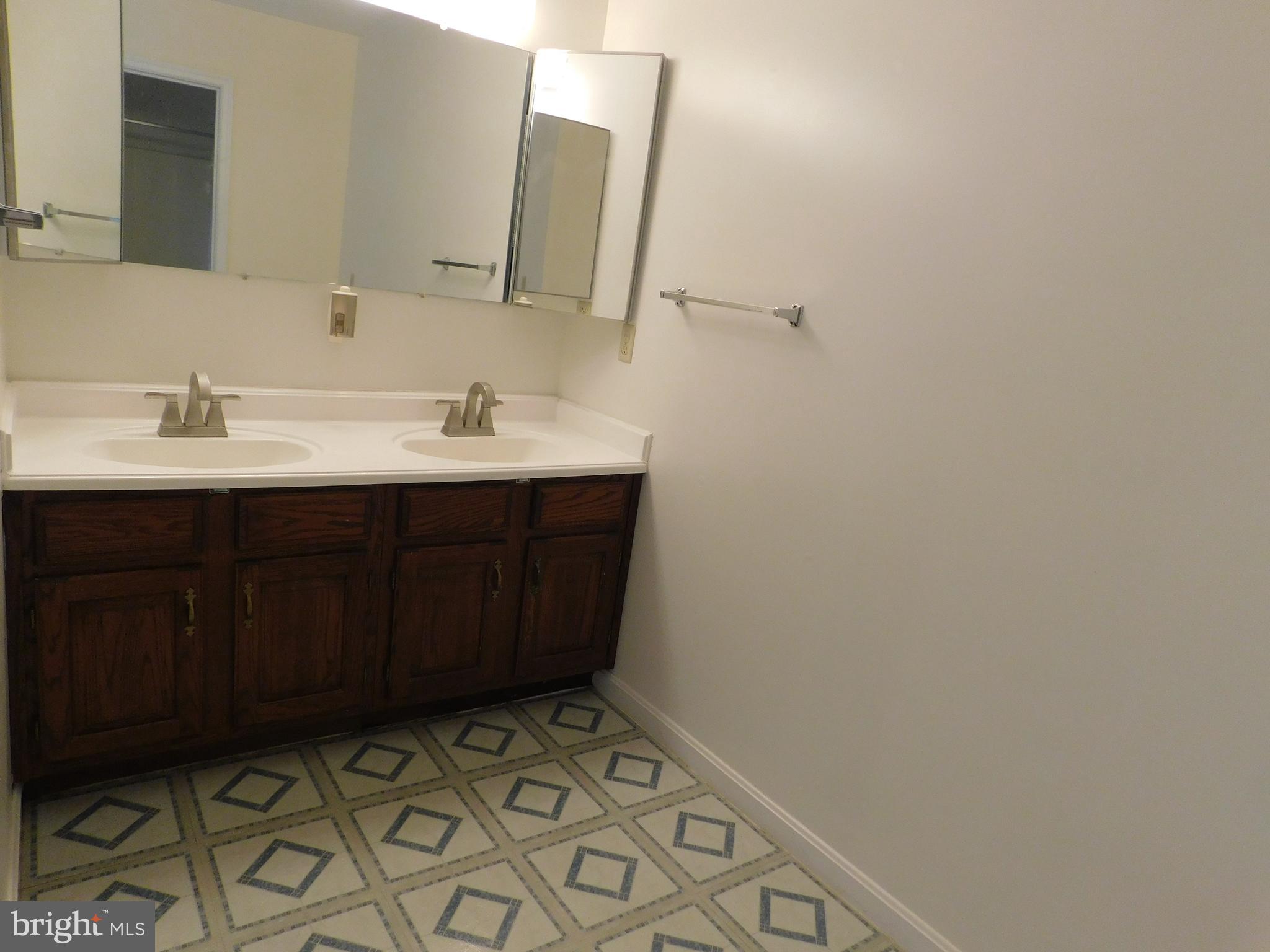 ALBIN VILLAGE - Residential Lease