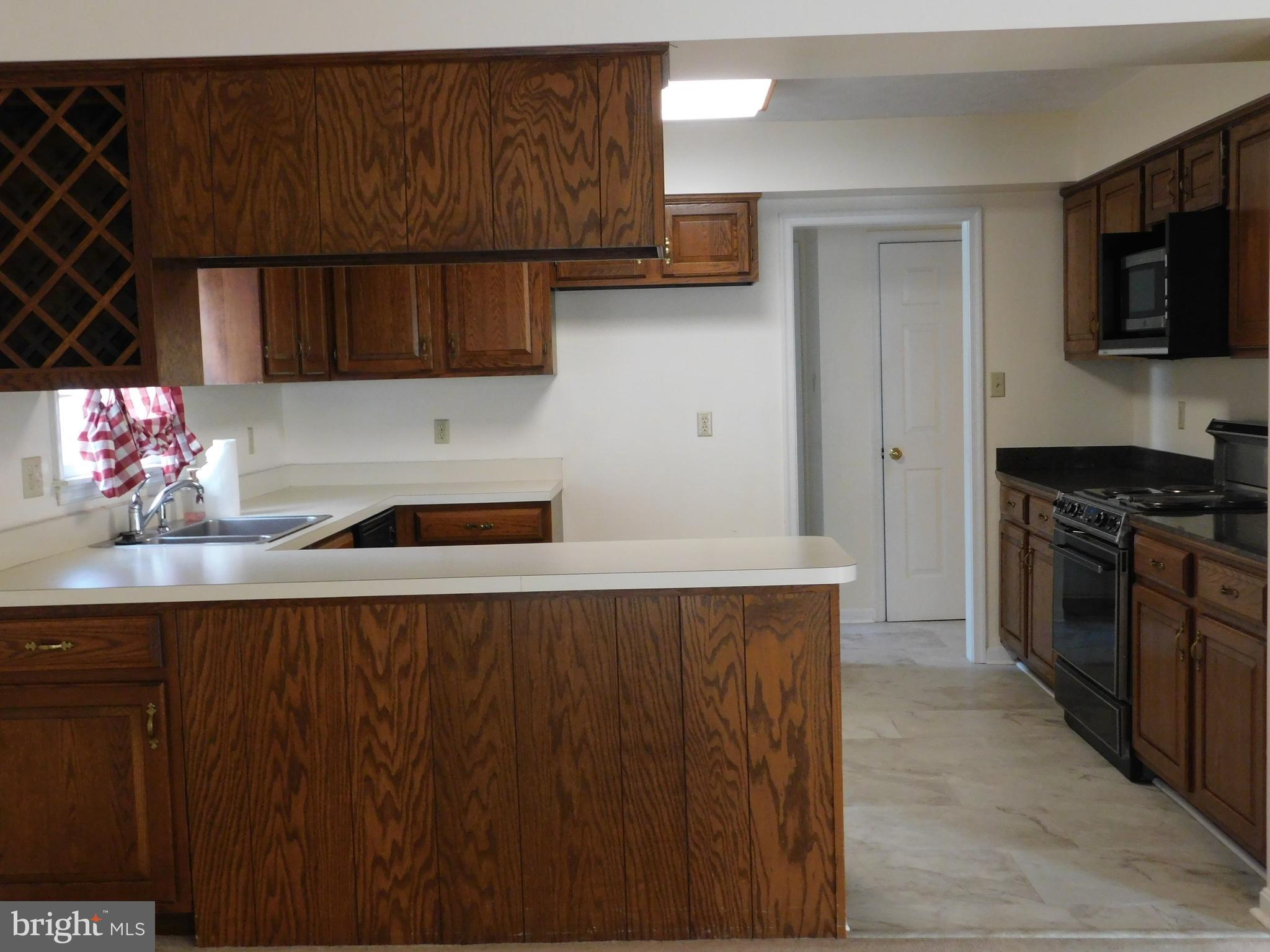 ALBIN VILLAGE - Residential Lease