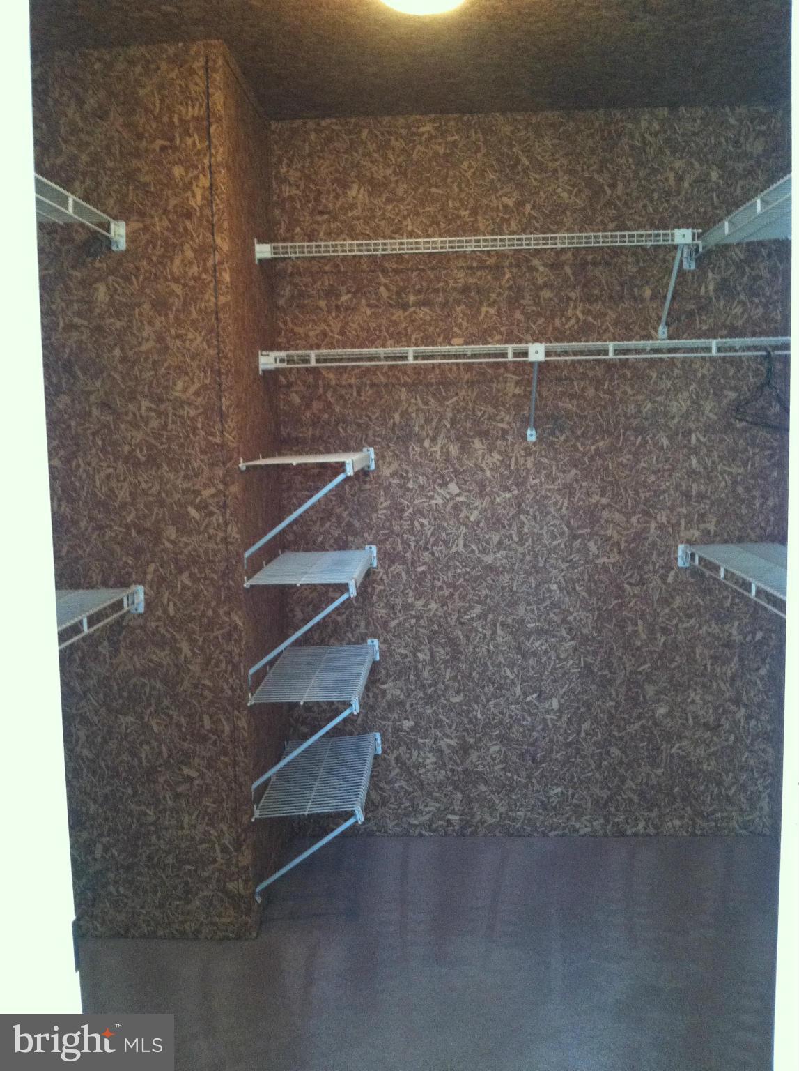 ALBIN VILLAGE - Residential Lease