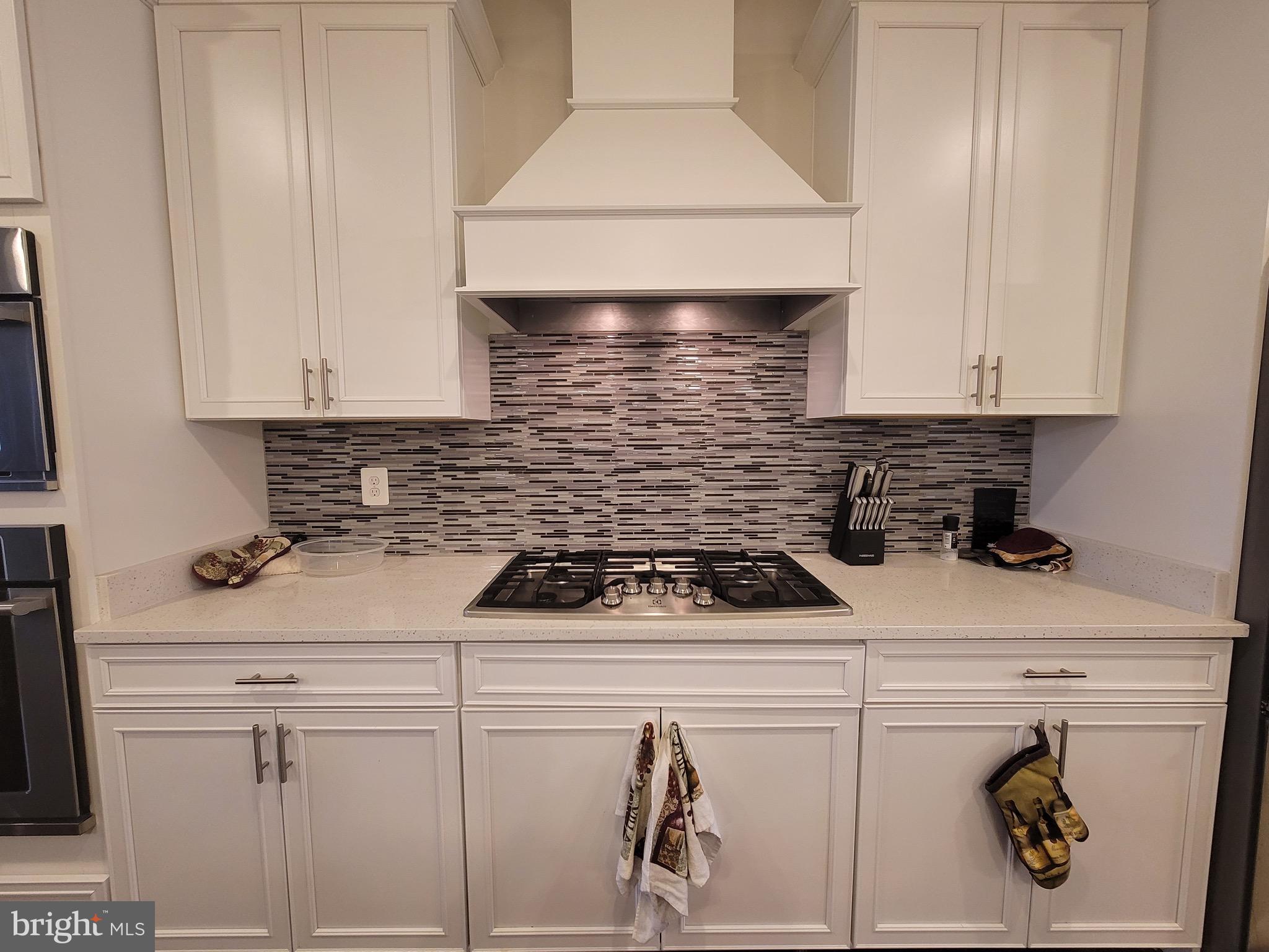 OXFORD SQUARE - Residential Lease