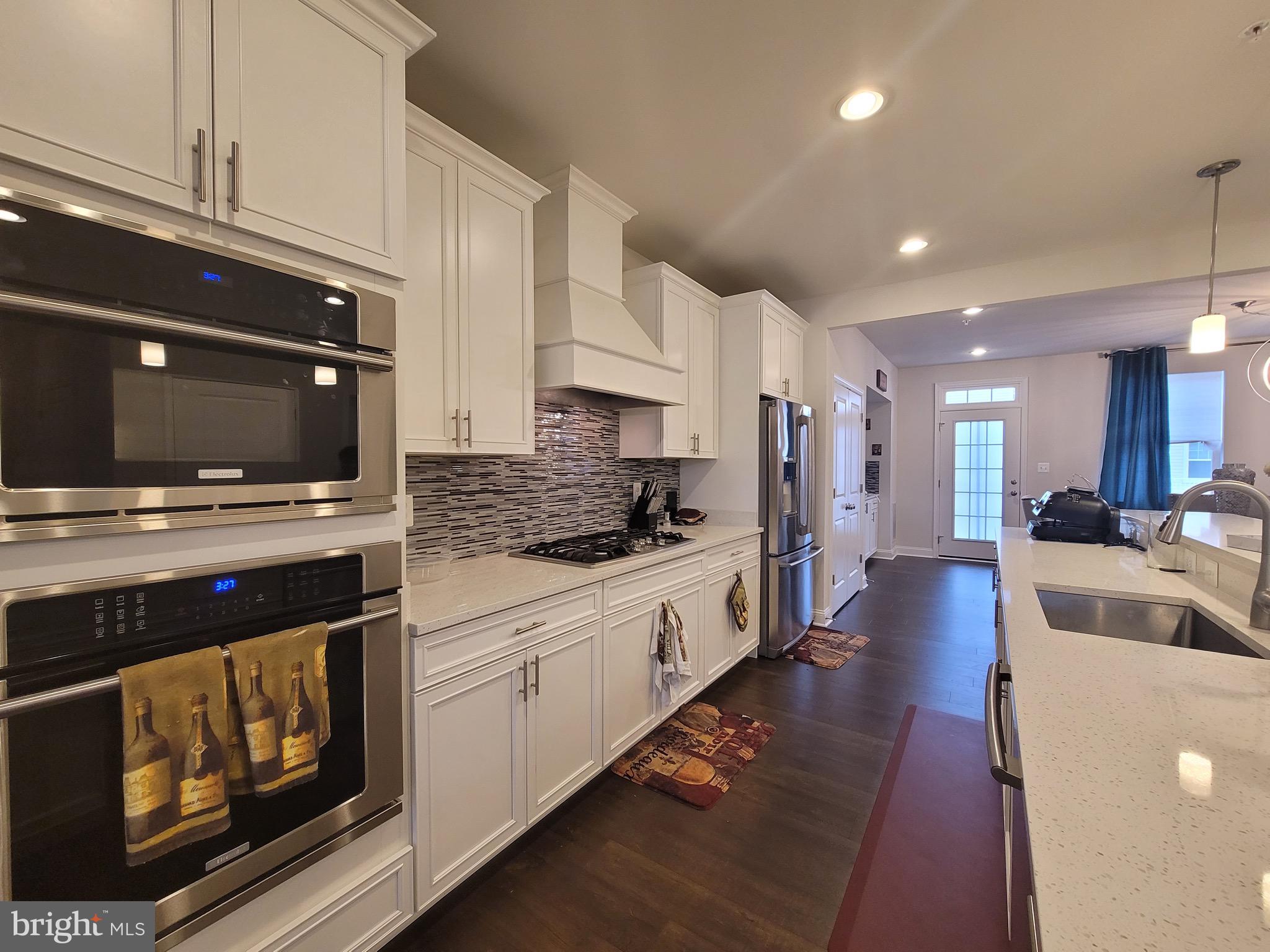 OXFORD SQUARE - Residential Lease