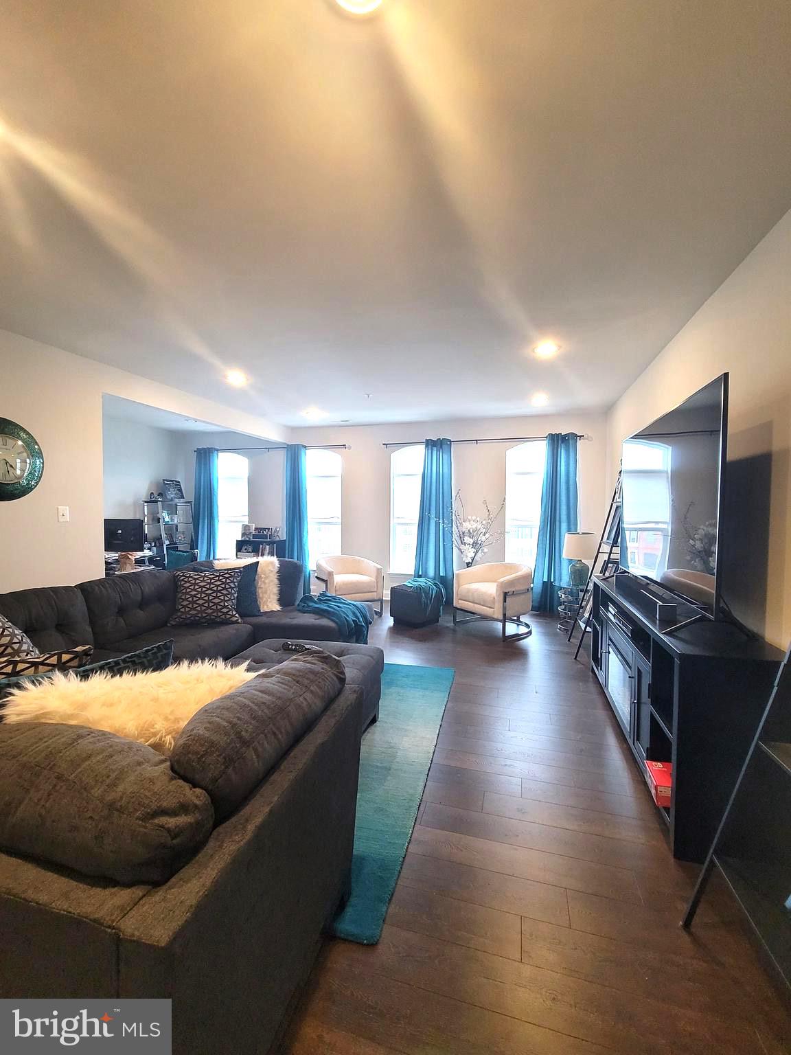 OXFORD SQUARE - Residential Lease