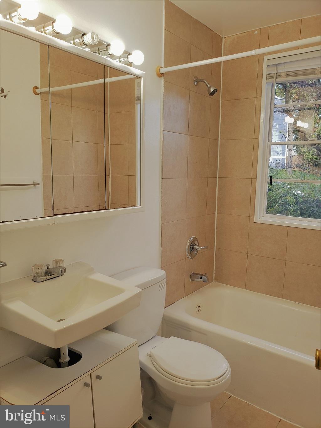 EASTPINES - Residential Lease