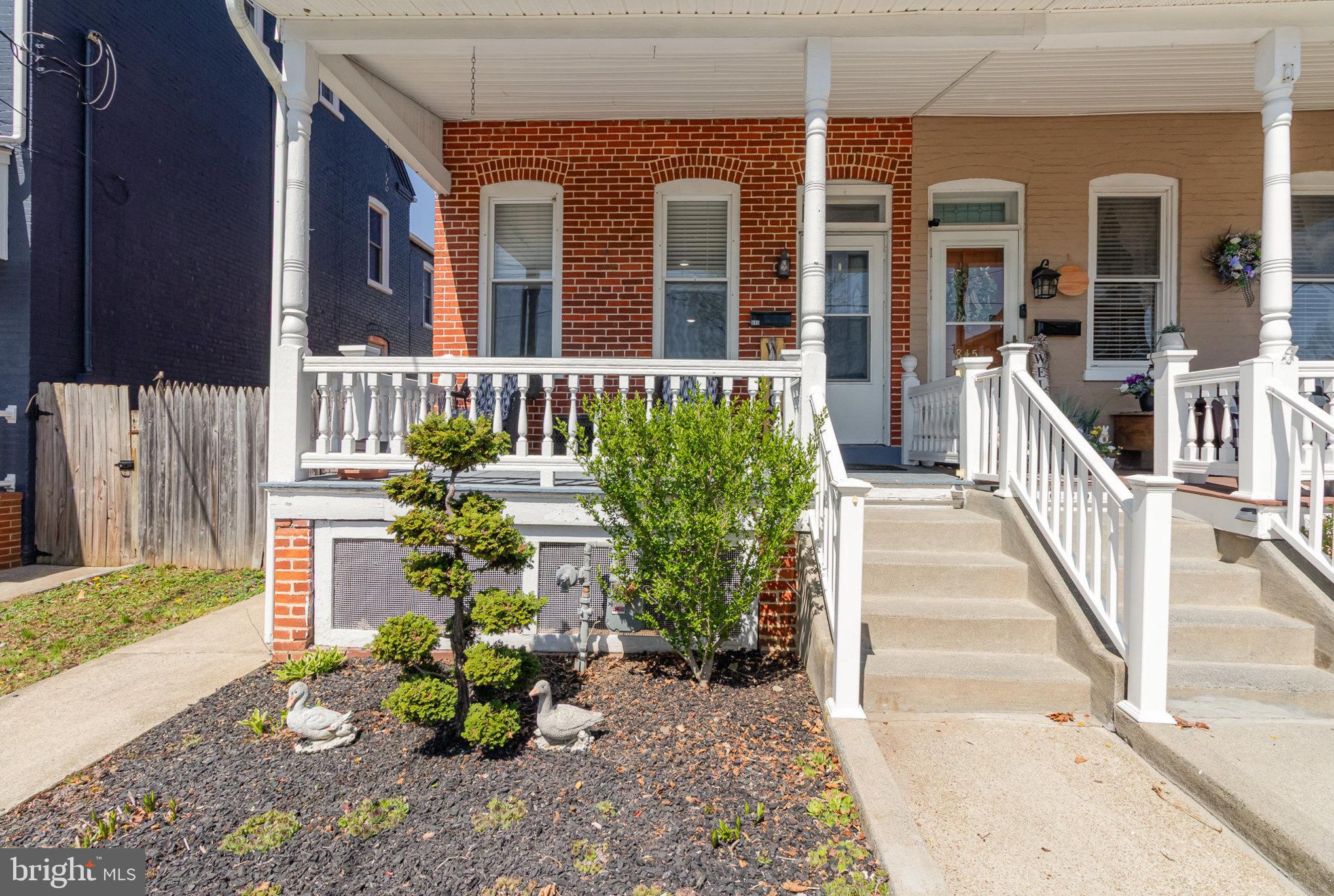 843 SPRUCE STREET
