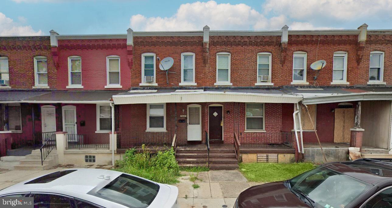N ROBINSON STREET