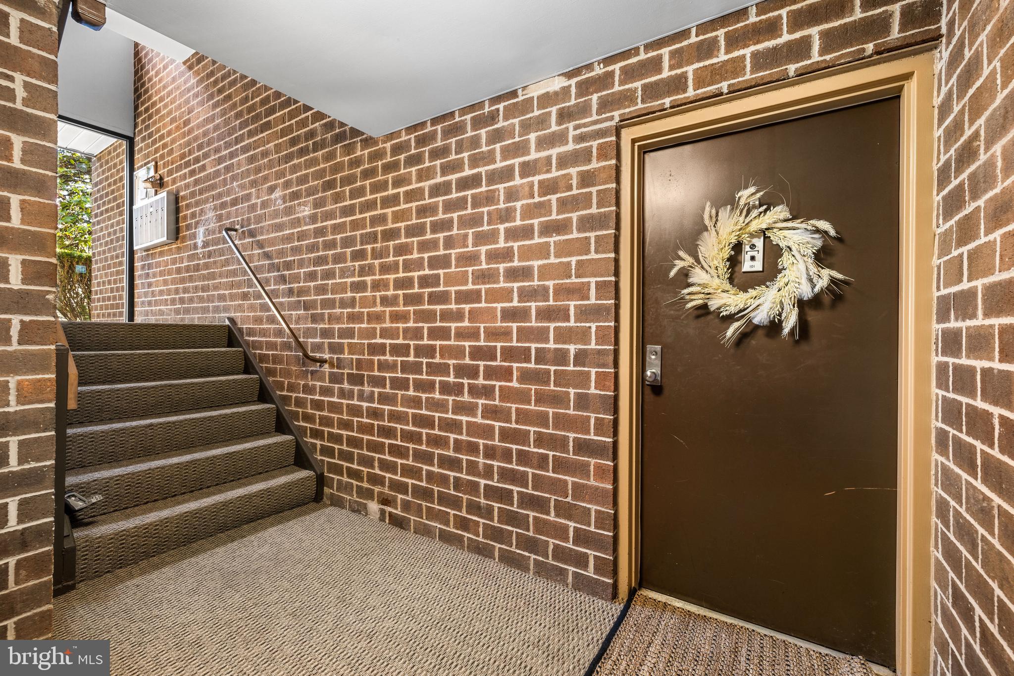 6 MULLINGAR COURT 101