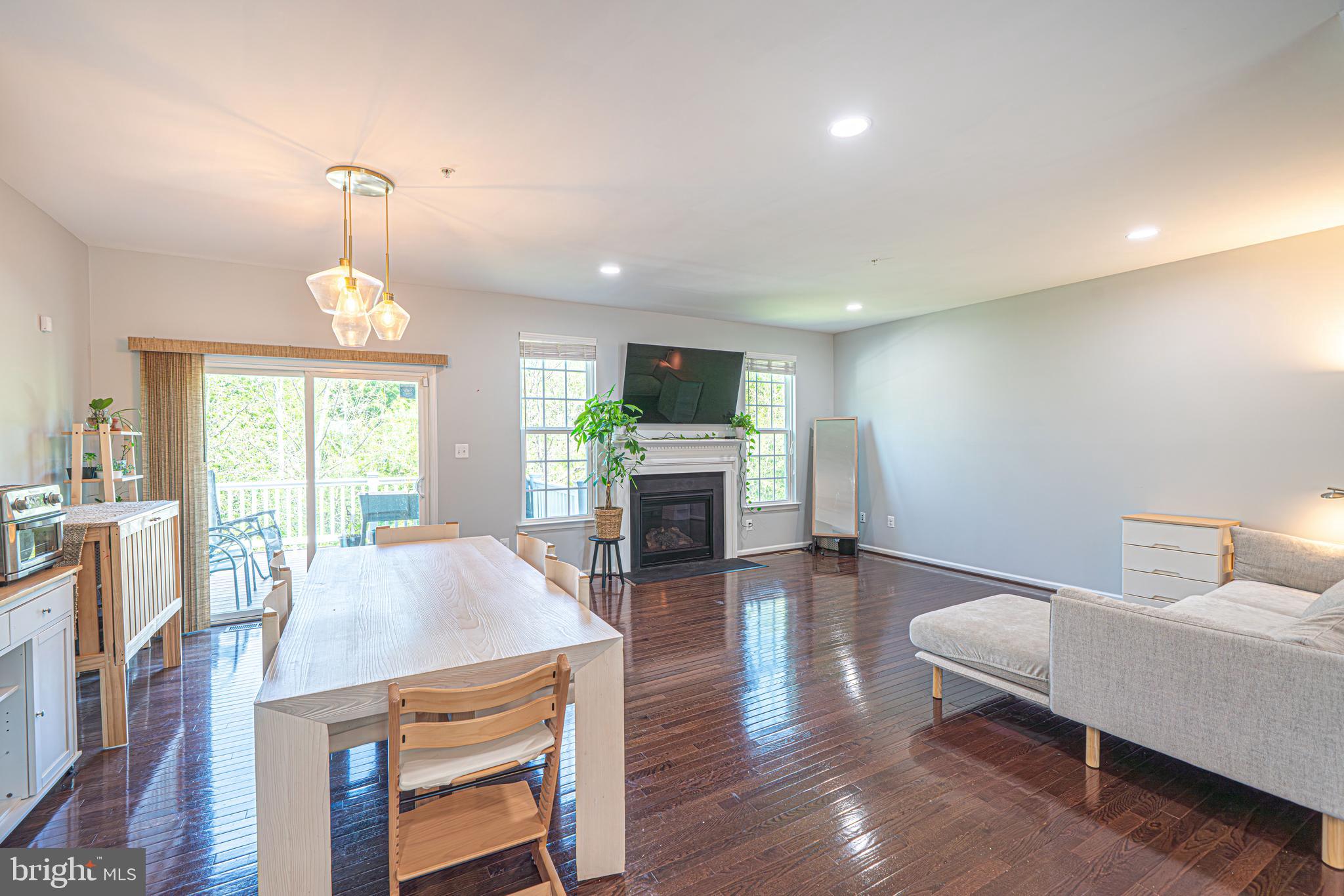 WALNUT CREEK AT MONT - Residential