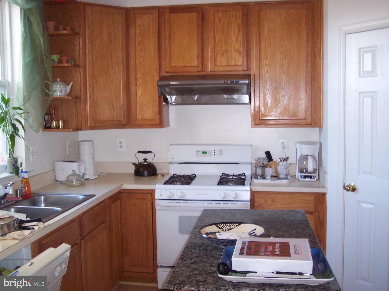 COLONNADE AT DULLES - Residential Lease