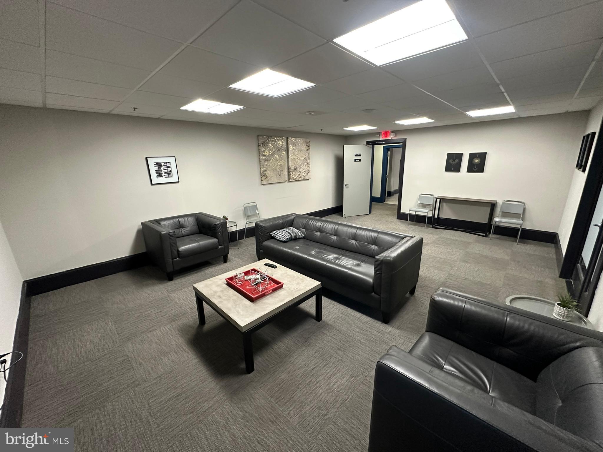 EAST FALLS - Residential Lease