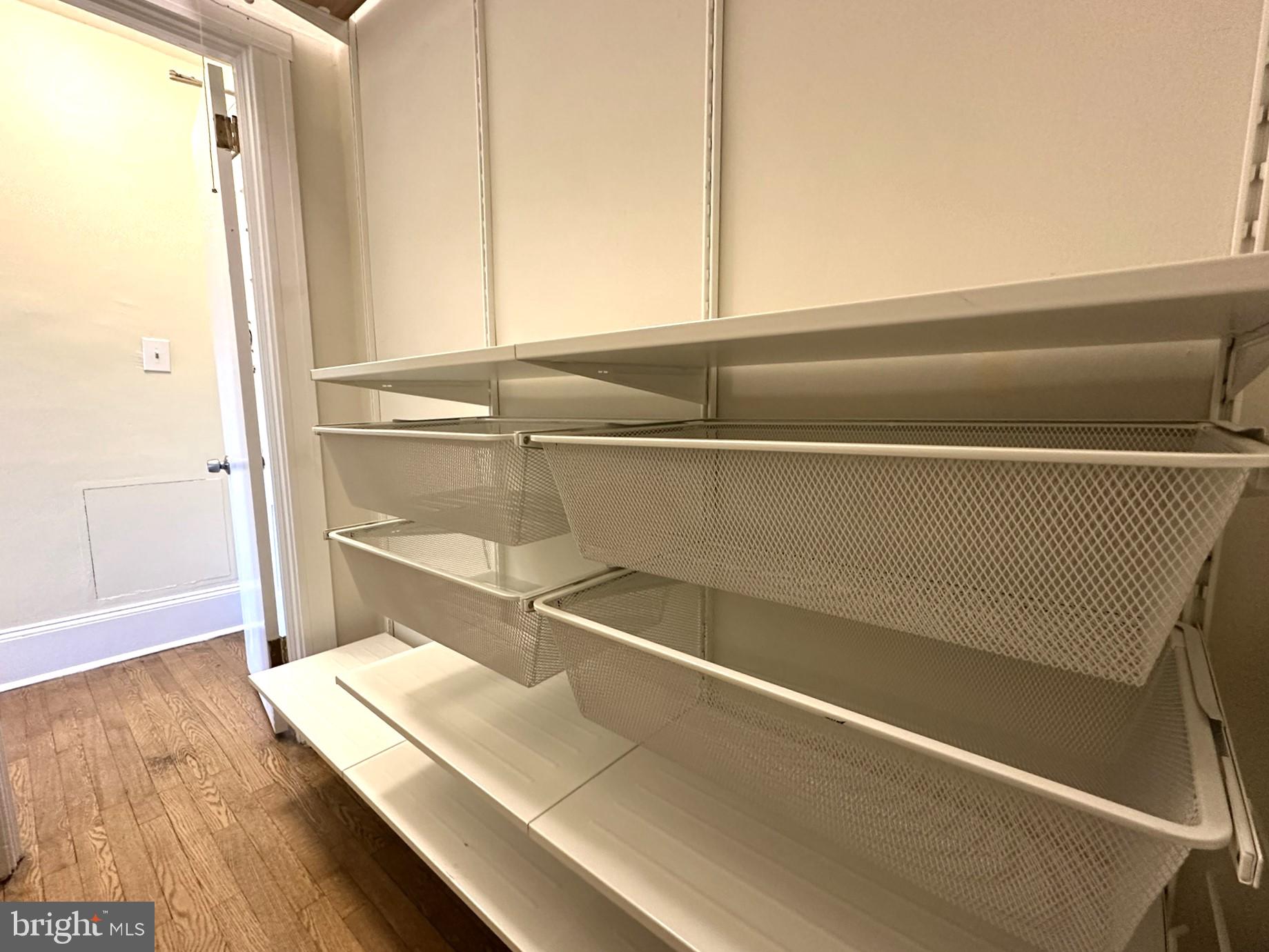 EAST FALLS - Residential Lease