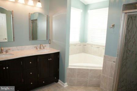 FOREST LAKES - Residential