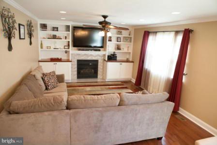 FOREST LAKES - Residential