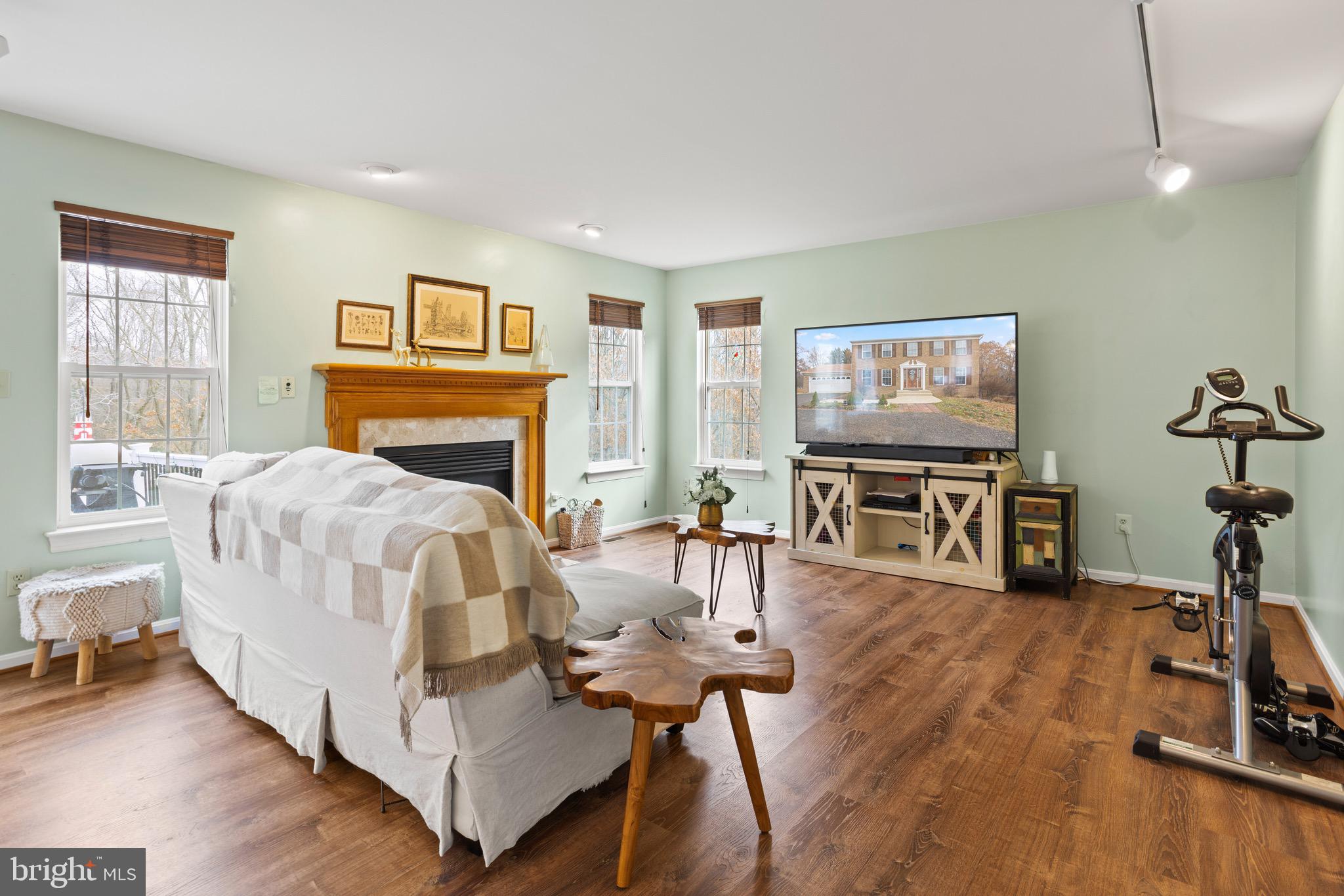 CYPRESS KNOLLS - Residential