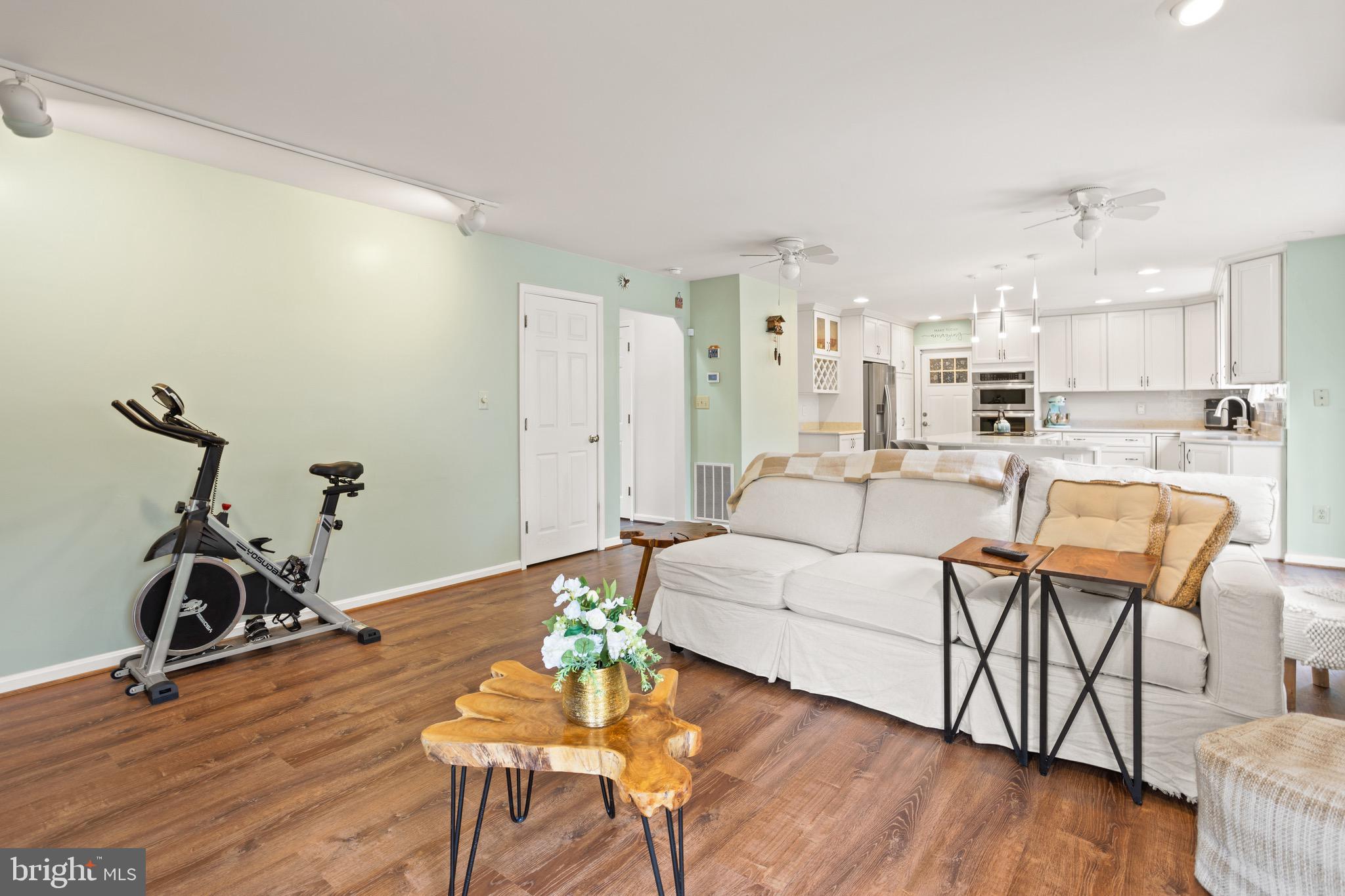 CYPRESS KNOLLS - Residential