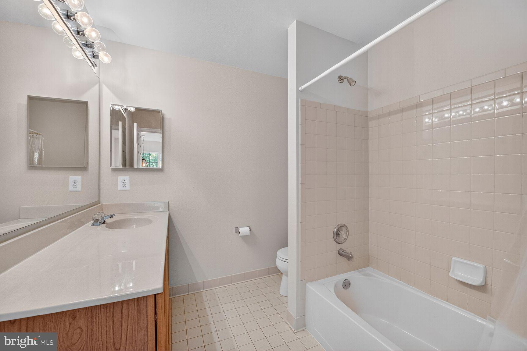 EDWARDS LANDING - Residential Lease