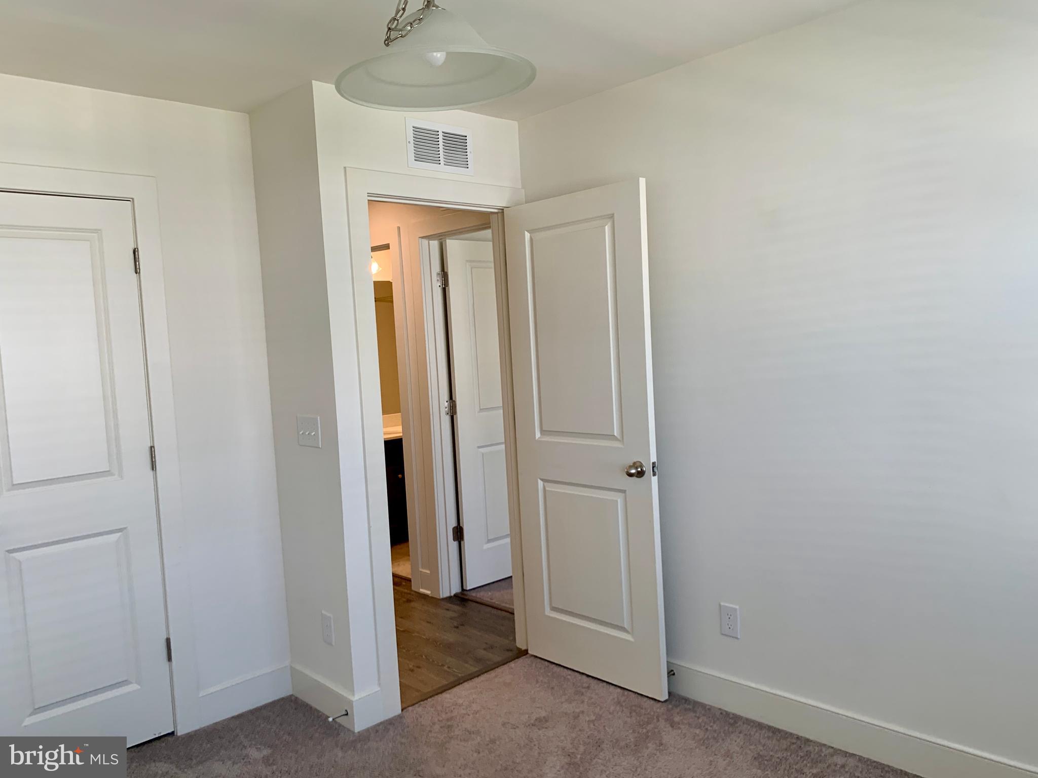 POTOMAC SHORES - Residential Lease