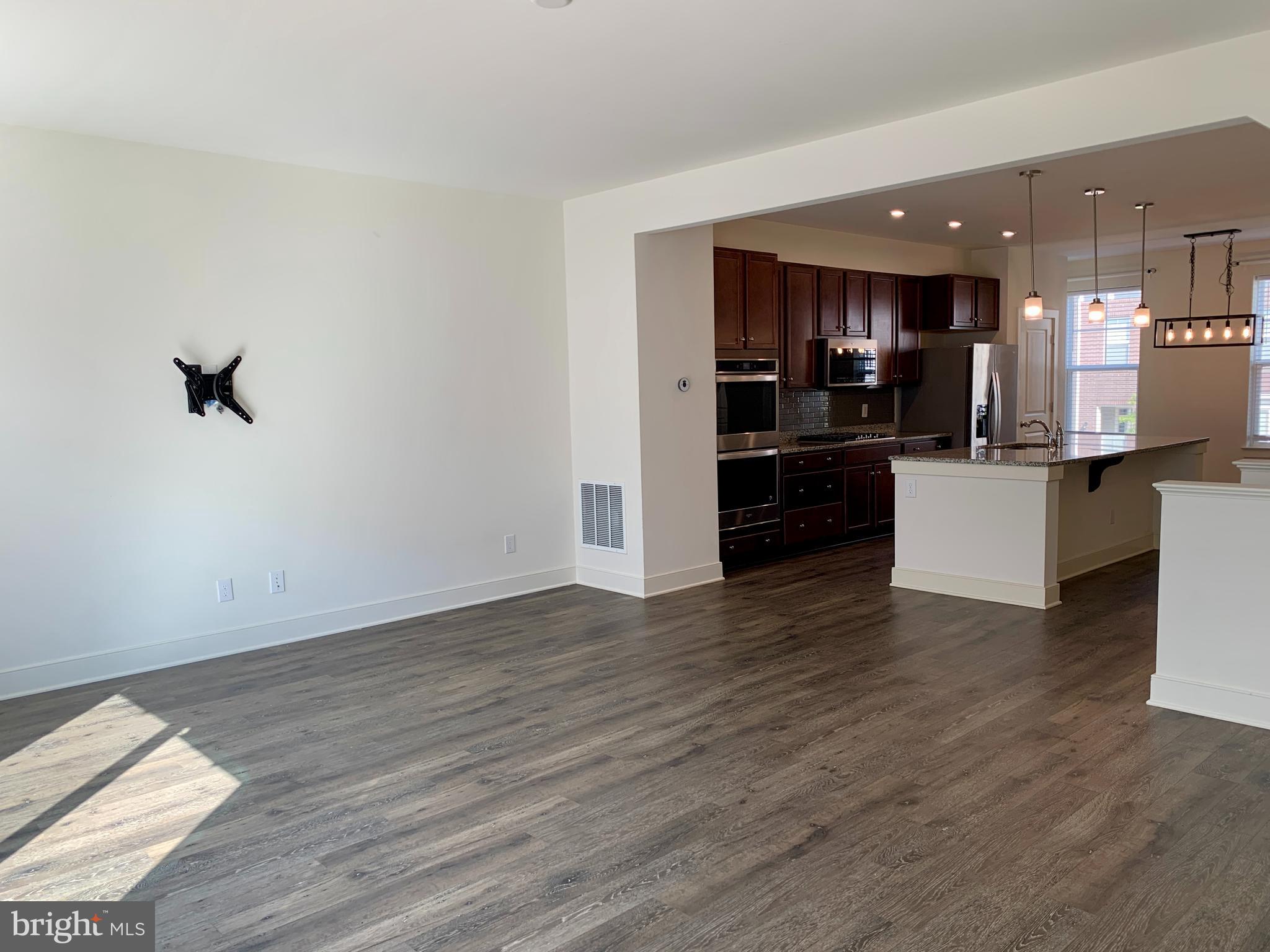 POTOMAC SHORES - Residential Lease