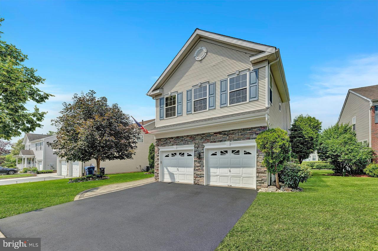 11 FOUNTAYNE LANE