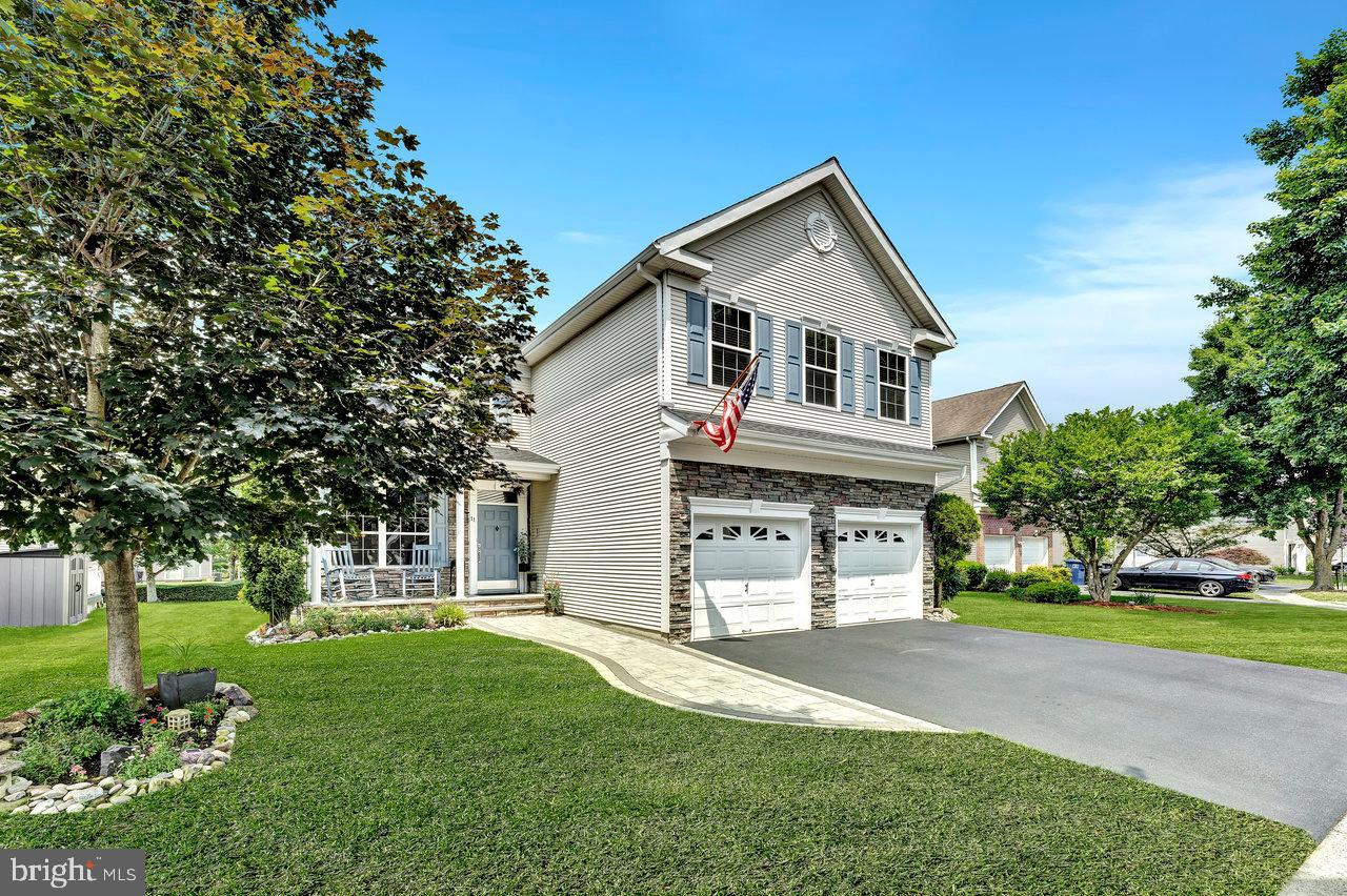 11 FOUNTAYNE LANE