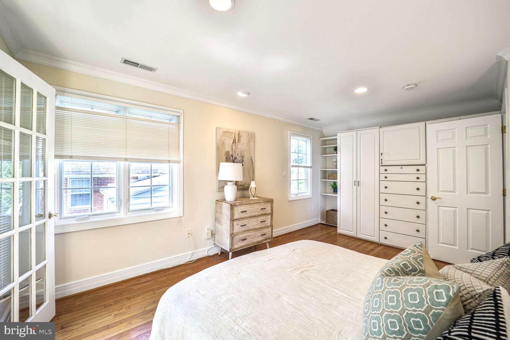 CHEVY CHASE - Residential