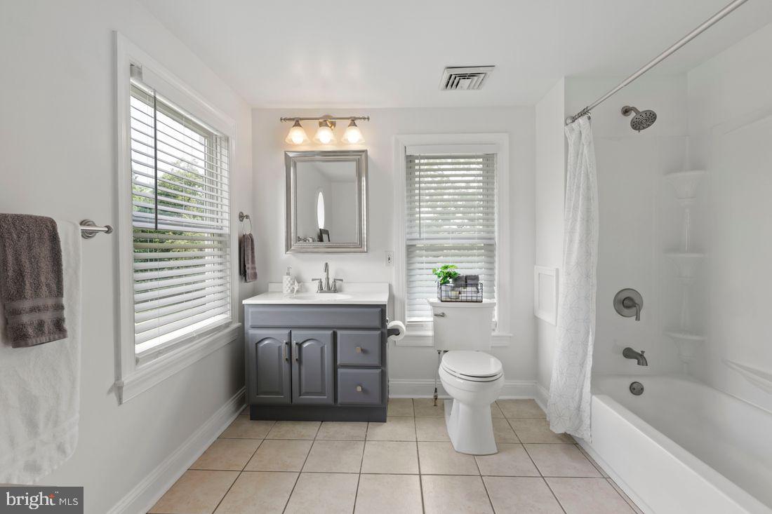 CASTLETON - Residential