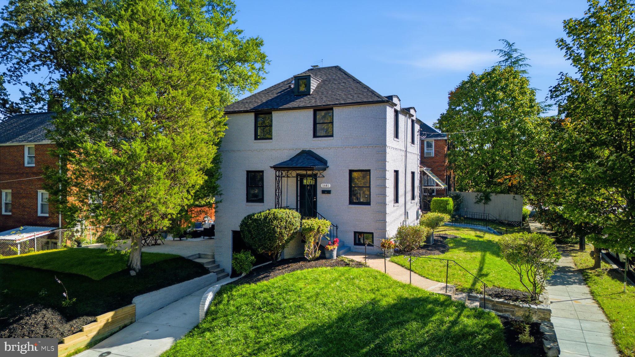 1601 HAMLIN STREET NE