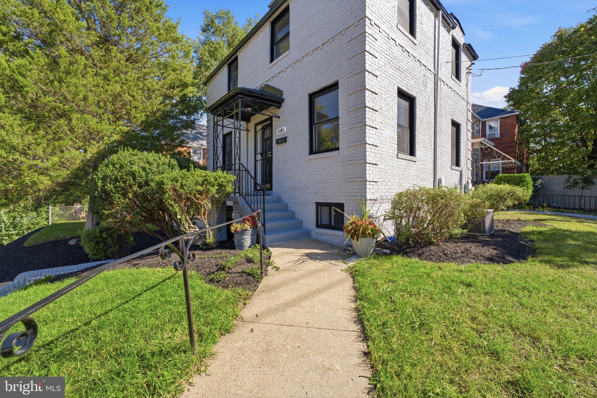 1601 HAMLIN STREET NE