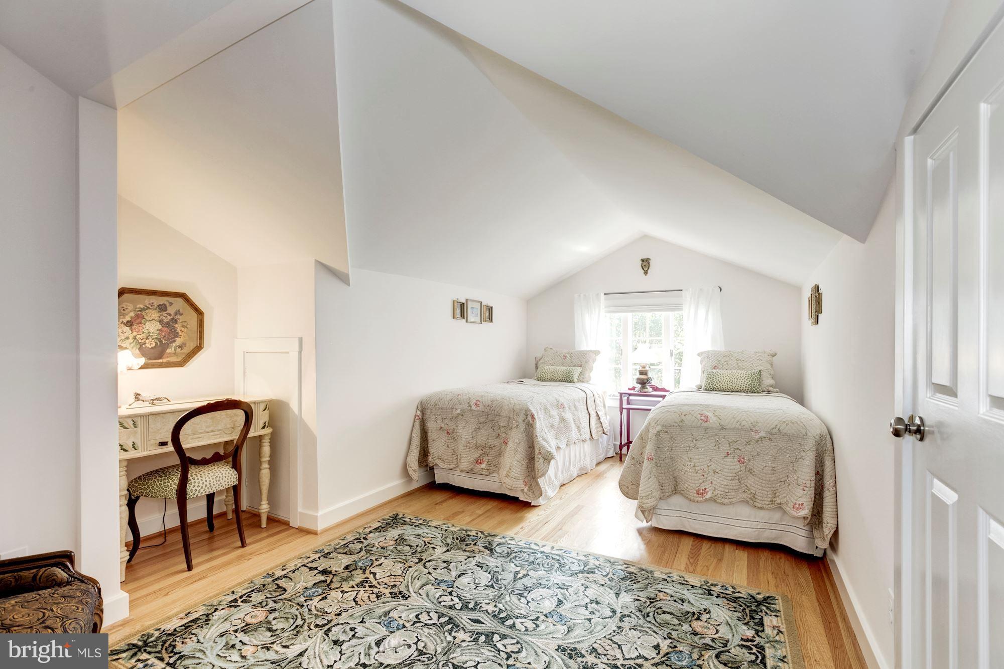 INGLESIDE - Residential