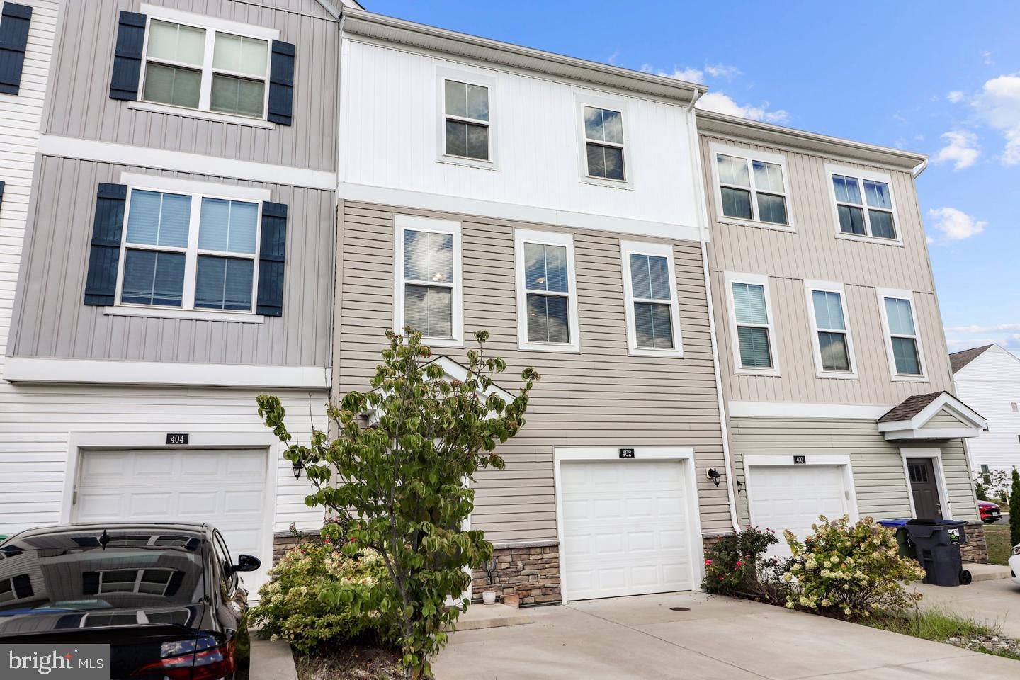 402 HONEYBERRY LANE