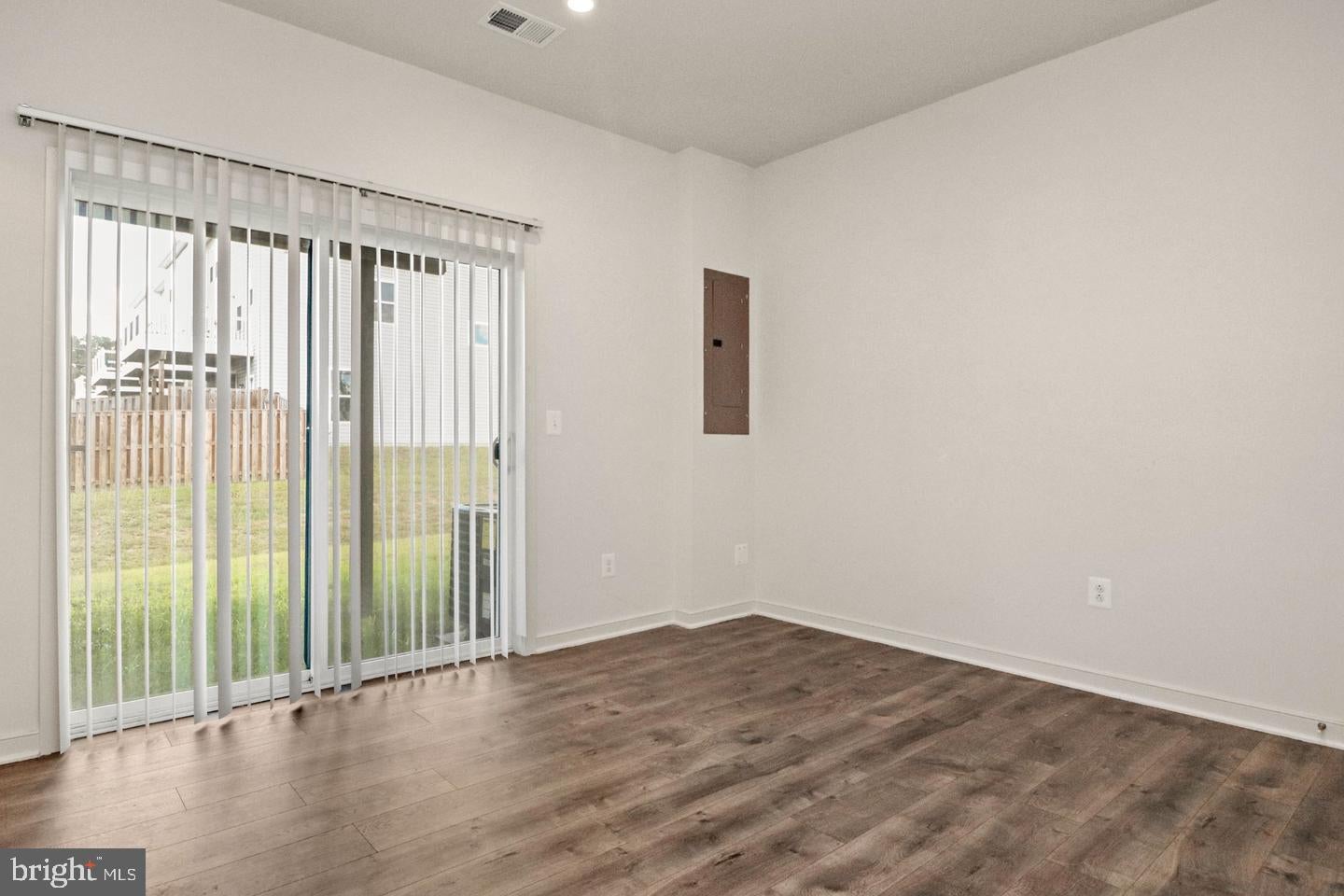 402 HONEYBERRY LANE