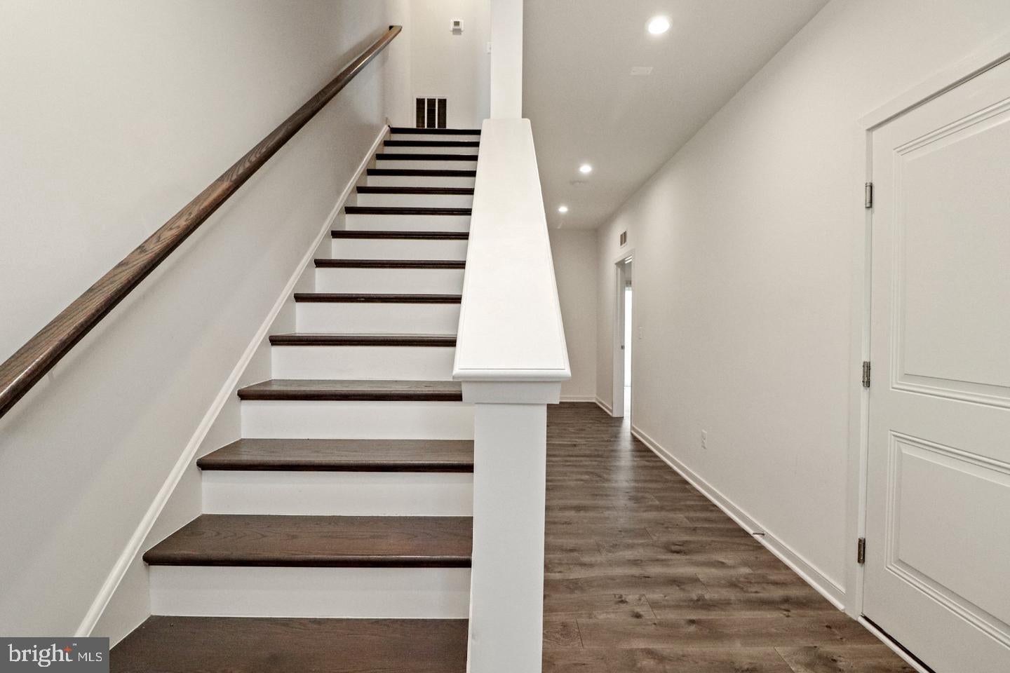 402 HONEYBERRY LANE