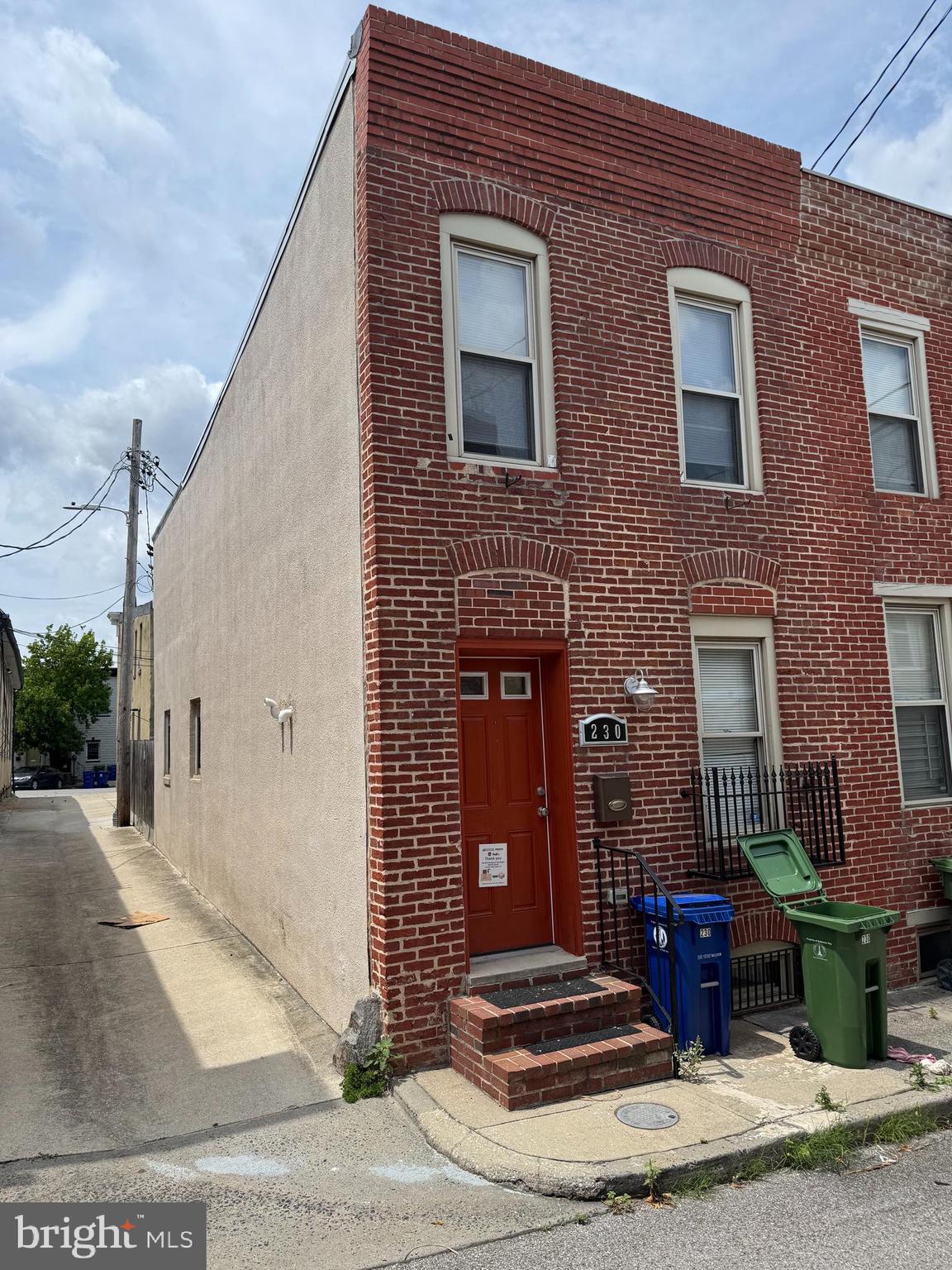 Fully renovated duplex blocks from Johns Hopkins. Updated kitchen with granite counter tops and stainless steel appliances and cabinets. Freshly painted with new hardwood on main level and new carpet second level. Ample storage in basement. Fenced in back yard for your summer BBQs.