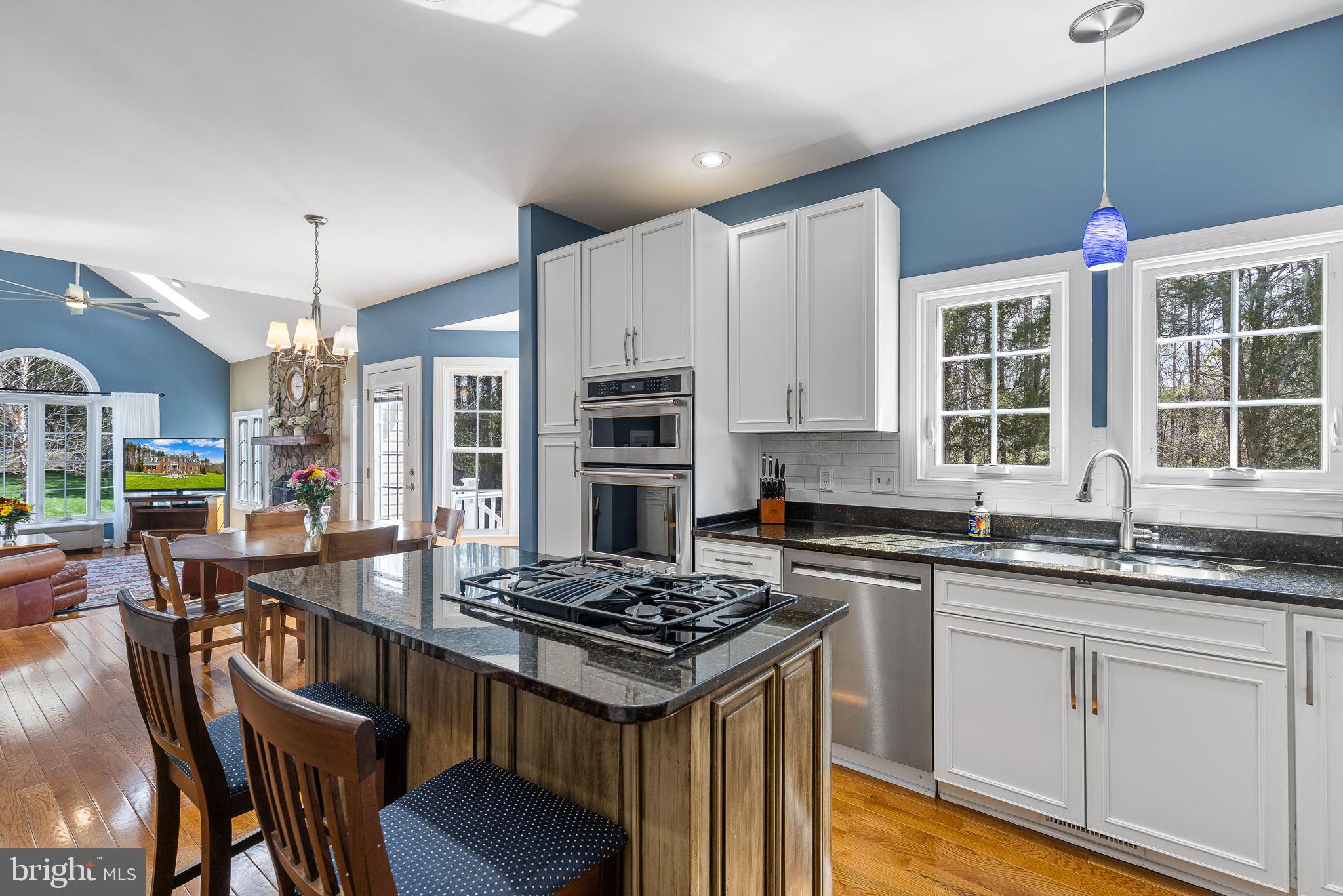 SEVEN LAKES - Residential