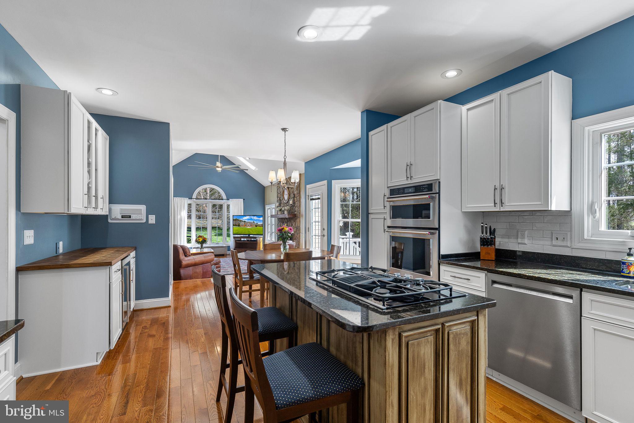 SEVEN LAKES - Residential