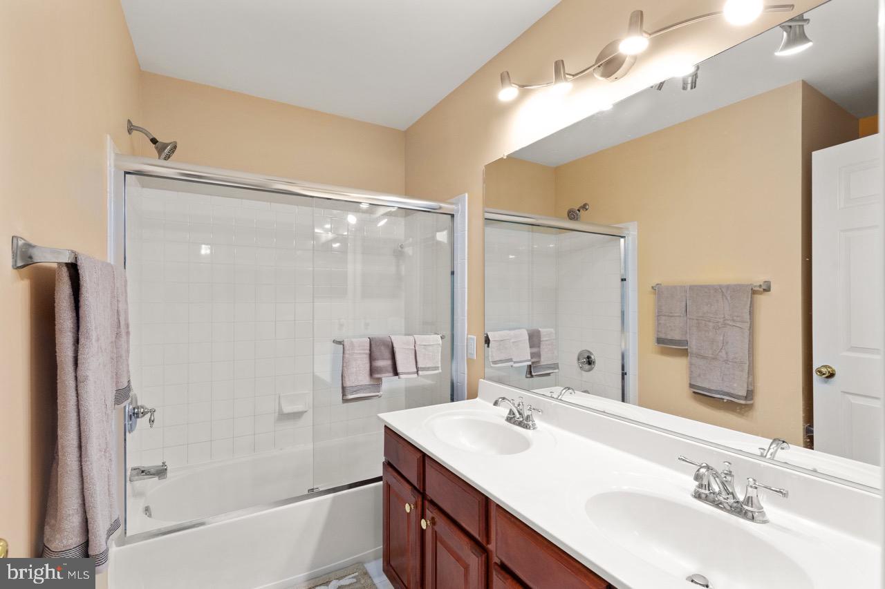 VINEYARD OAK - Residential