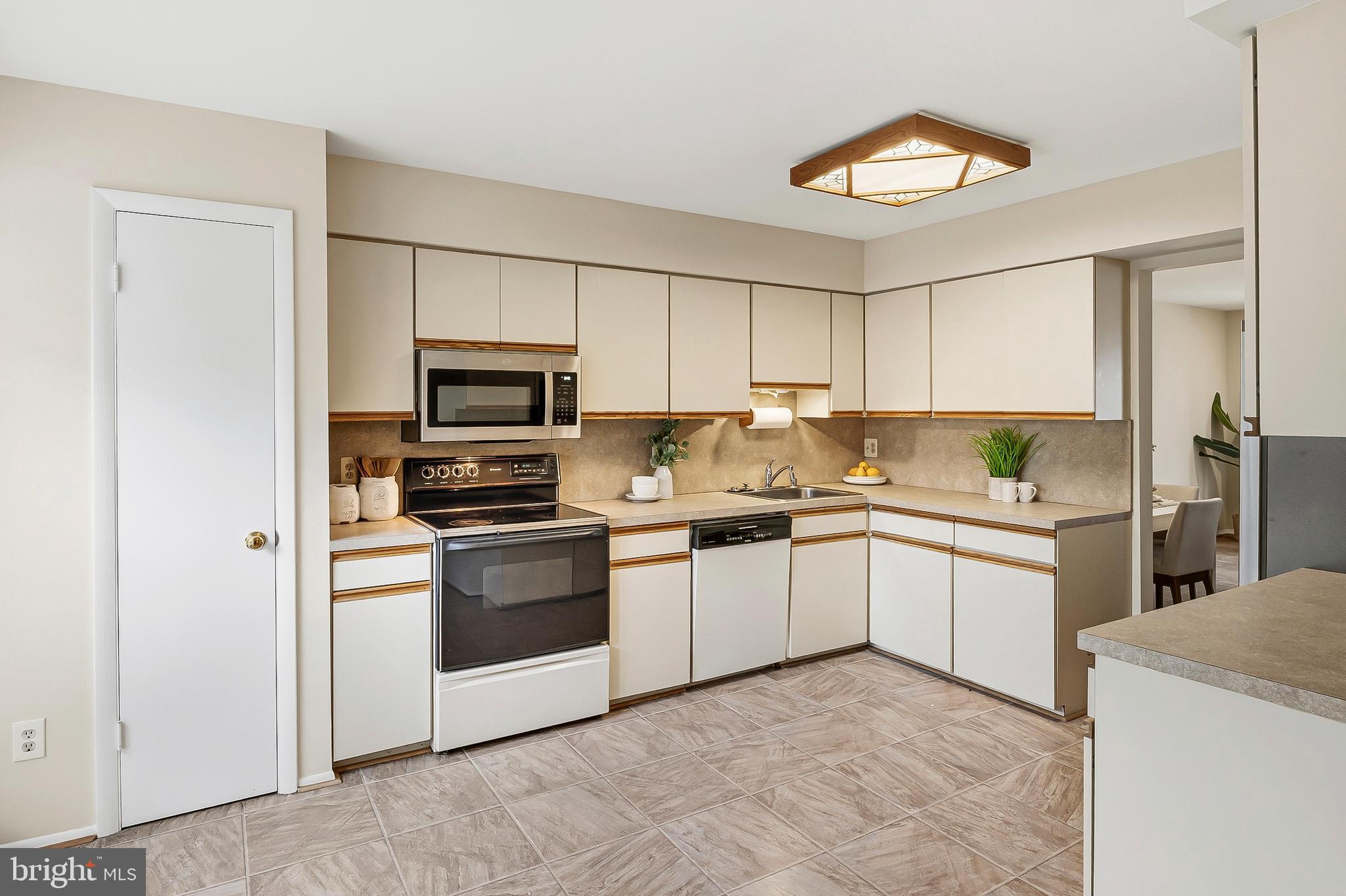 VILLAGE OF OWEN BROWN - Residential