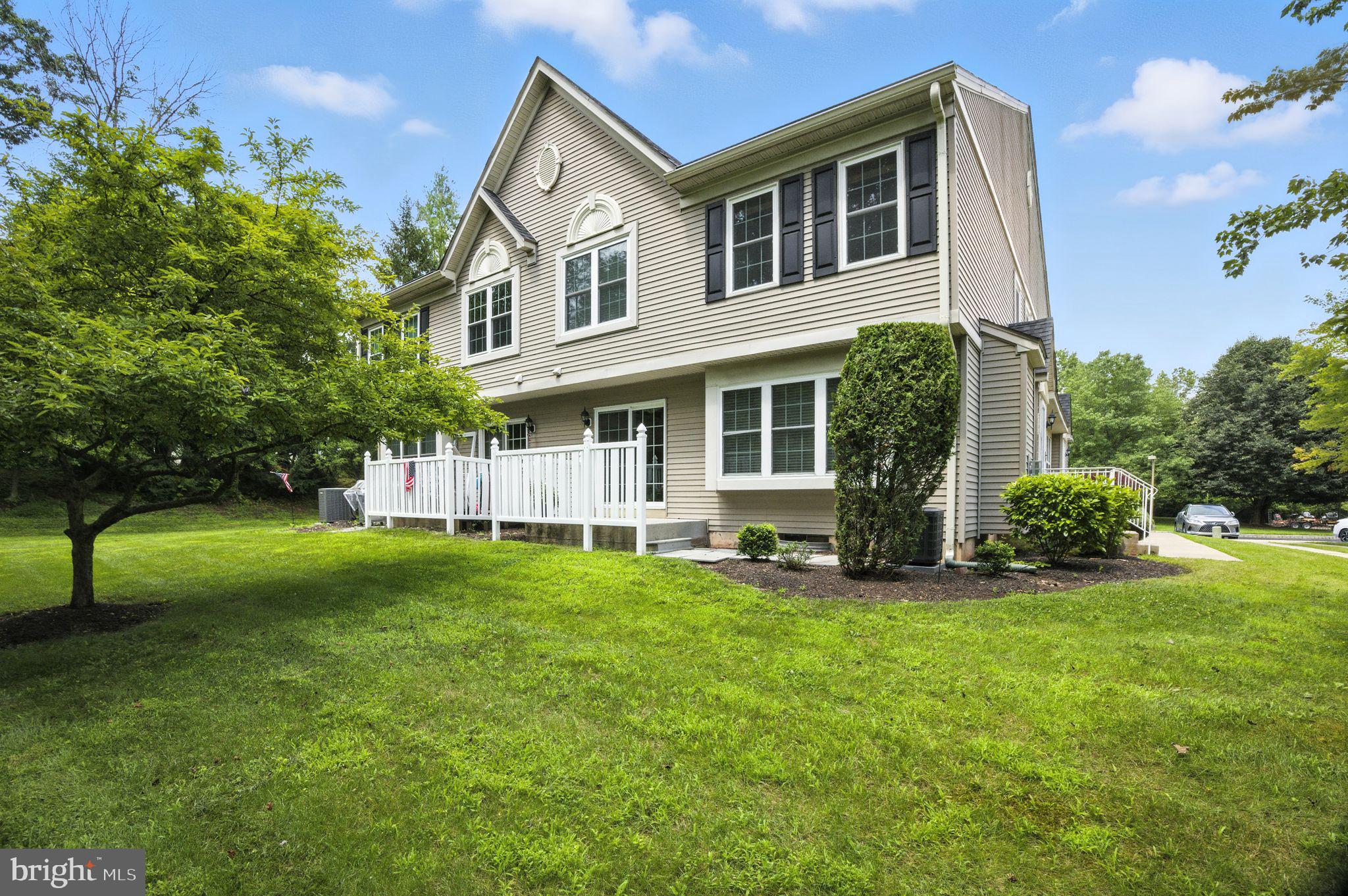 2104 IRIS COURT