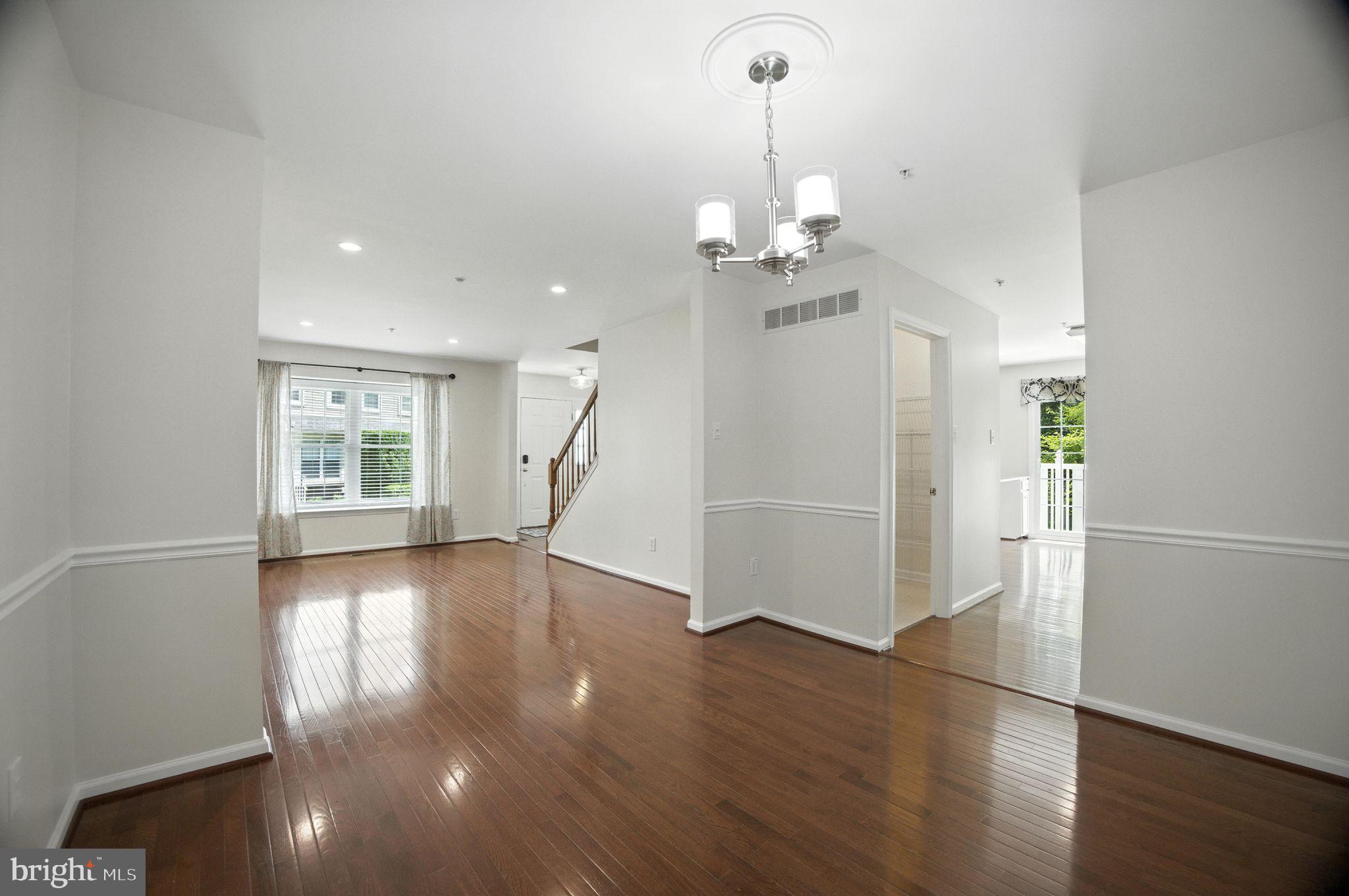 2104 IRIS COURT
