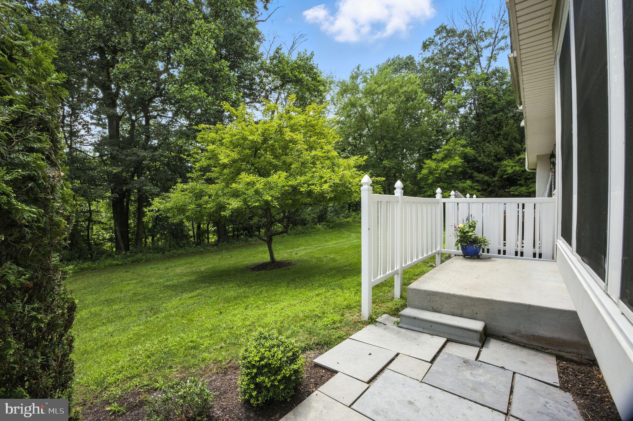 2104 IRIS COURT