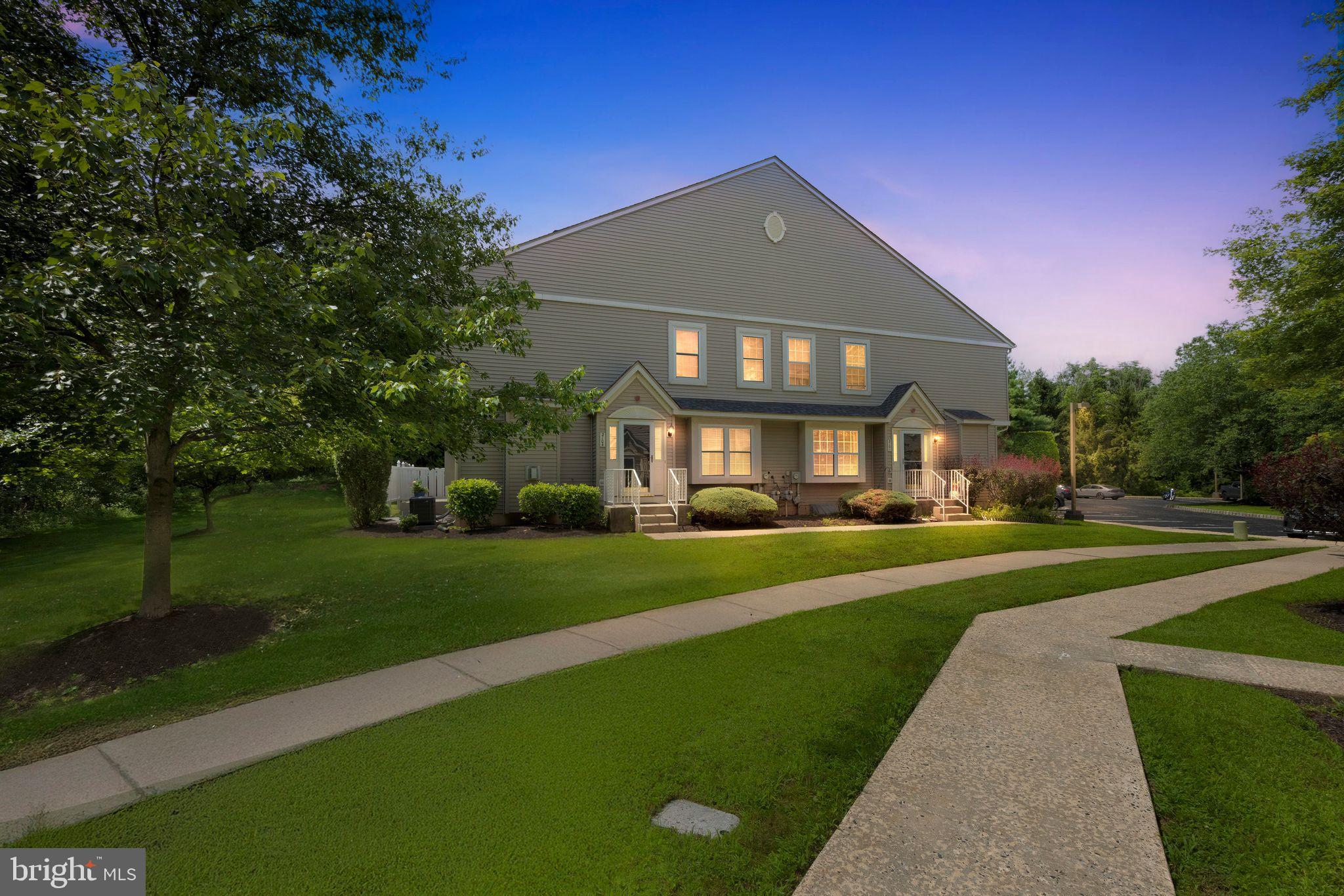 2104 IRIS COURT