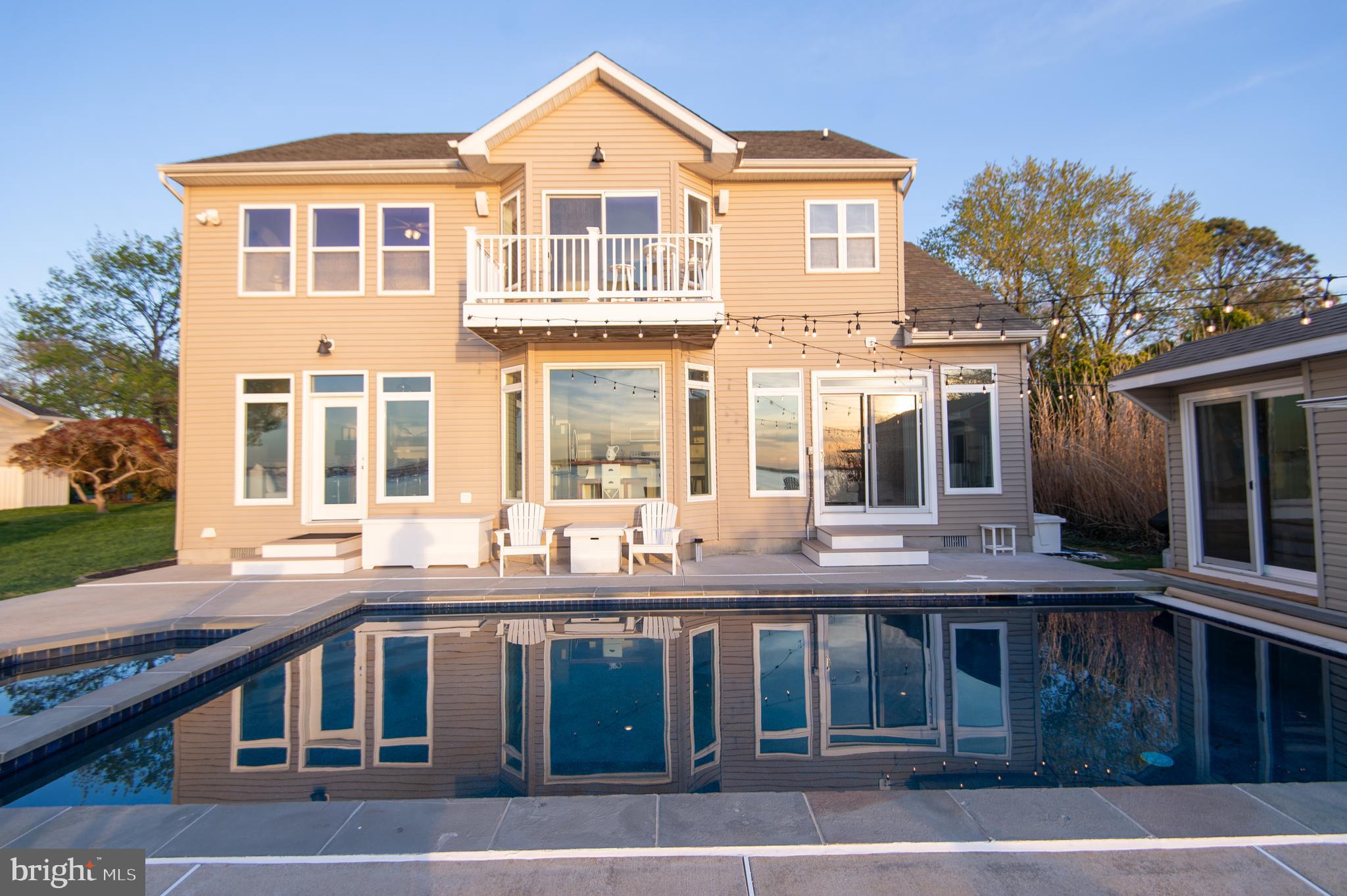 520 BAYSIDE DRIVE