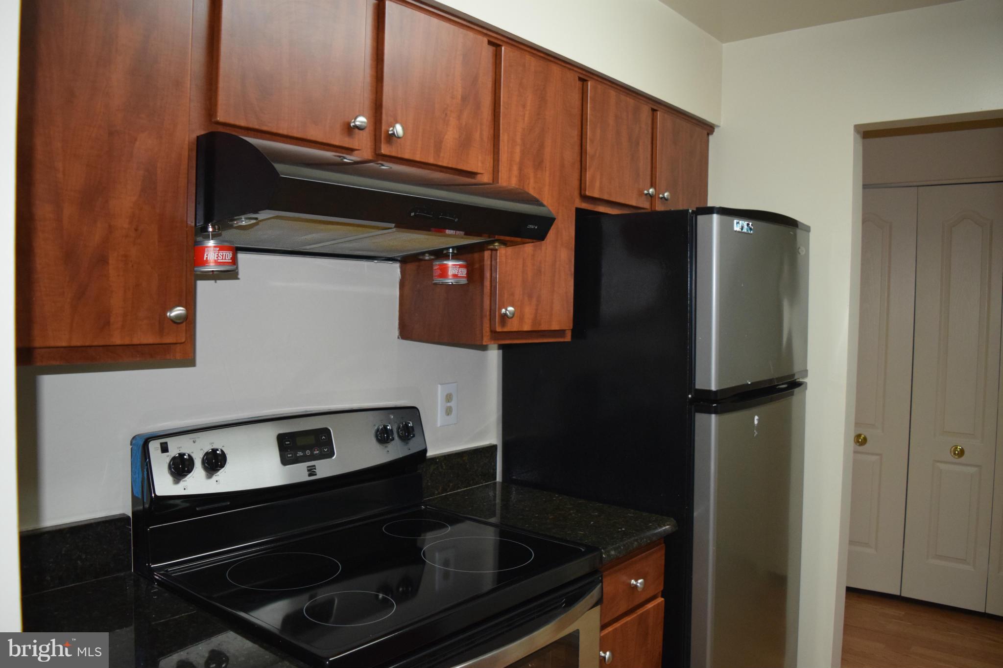 VILLAGE OF MONTGOMERY RUN - Residential Lease