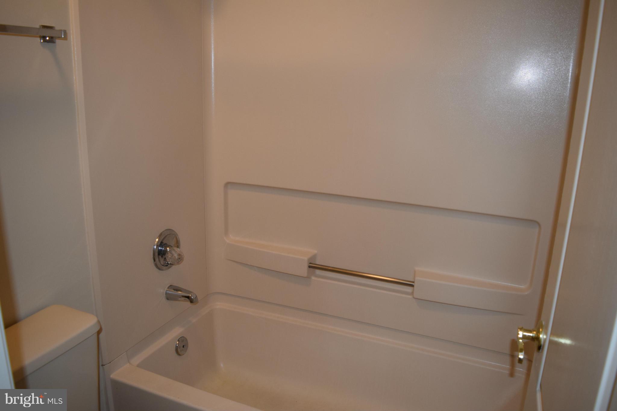 VILLAGE OF MONTGOMERY RUN - Residential Lease