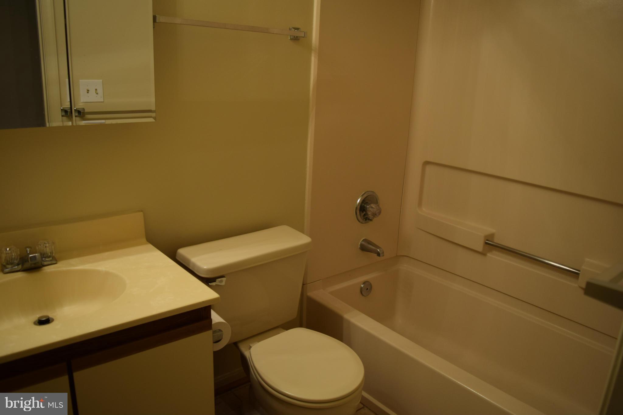 VILLAGE OF MONTGOMERY RUN - Residential Lease