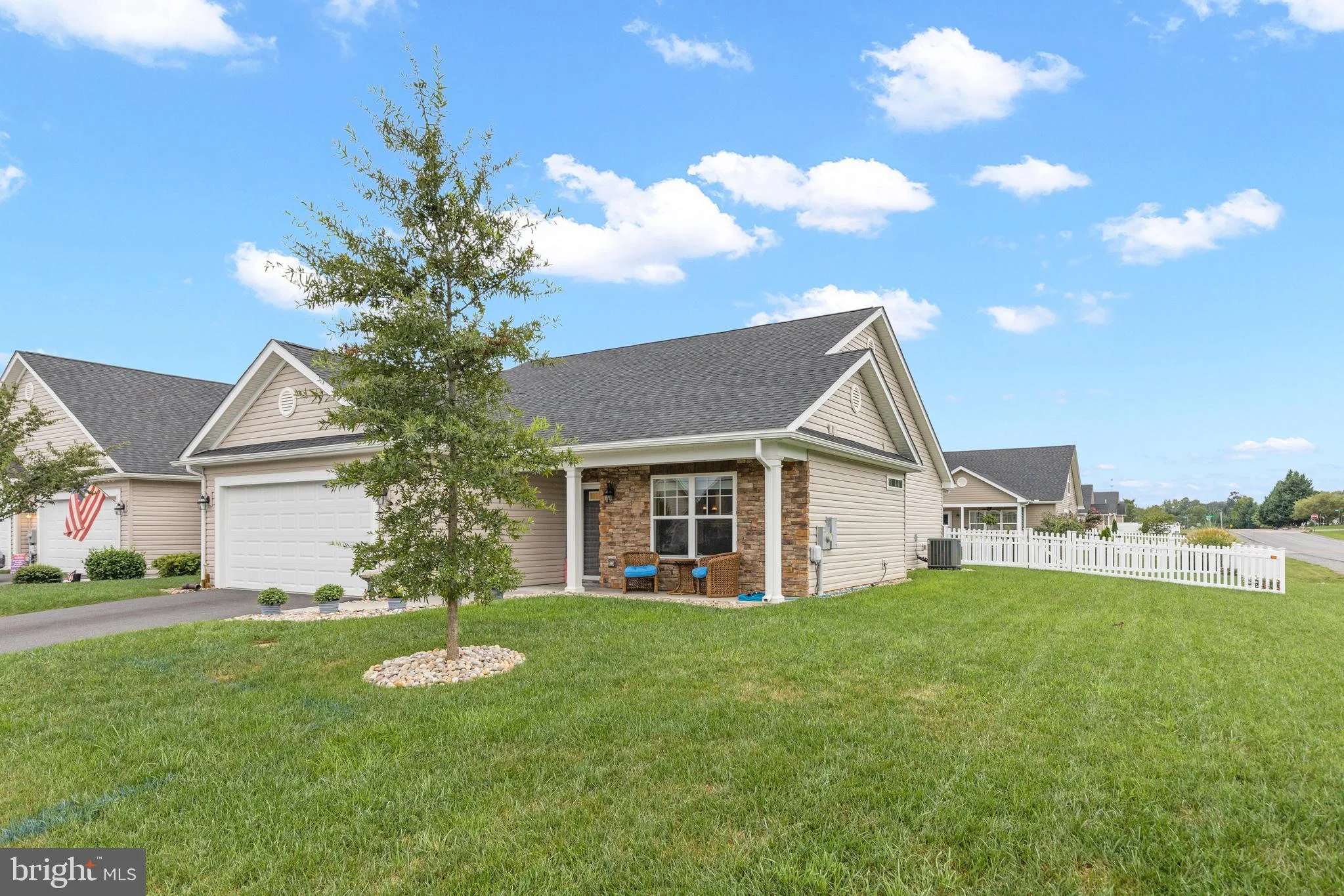 16 Cotswold Ln, Falling Waters, WV 25419