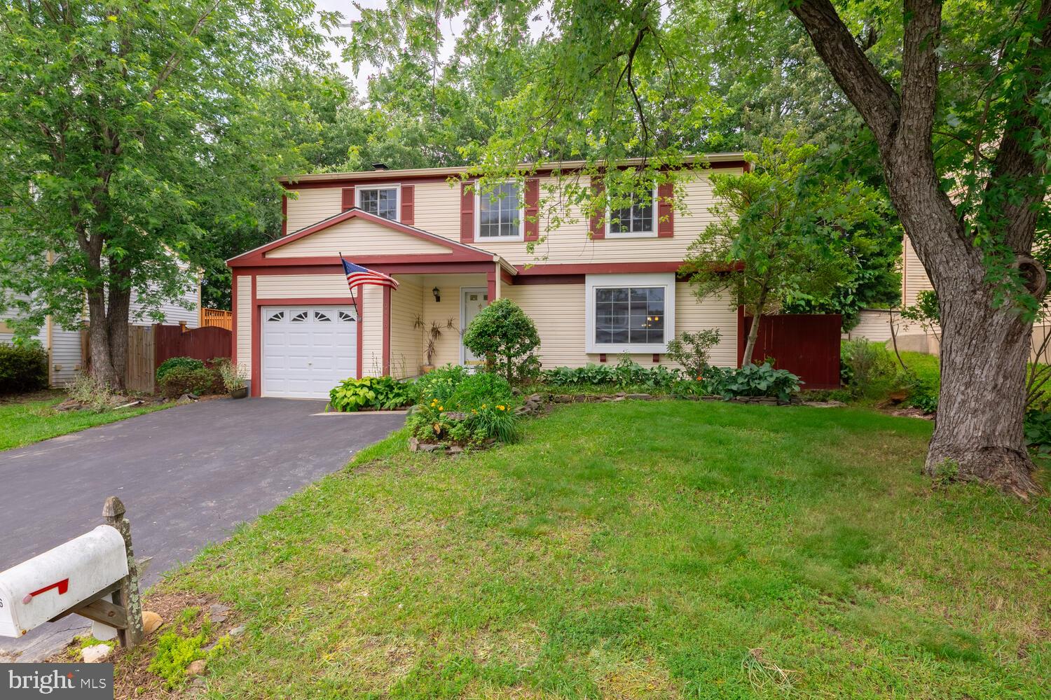 9416 MIRROR POND DRIVE